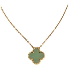 Van Cleef & Arpels Vintage Alhambra Green Jade 18 Karat Yellow Gold Necklace