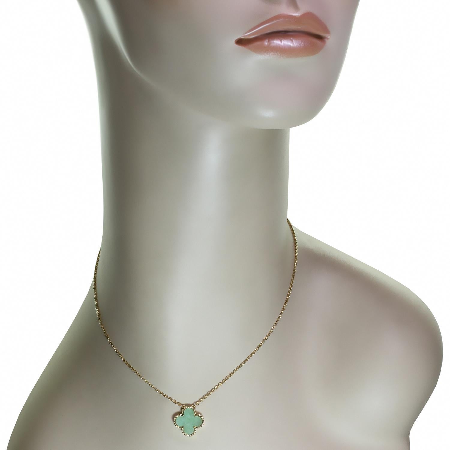  Van Cleef & Arpels Collier pendentif en or jaune et jade vert Alhambra Vintage Pour femmes 