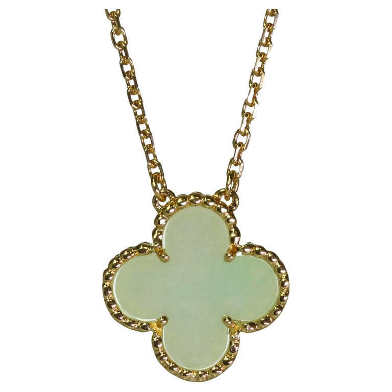 Van Cleef and Arpels Vintage Alhambra Green Jade Yellow Gold Pendant  Necklace For Sale at 1stDibs