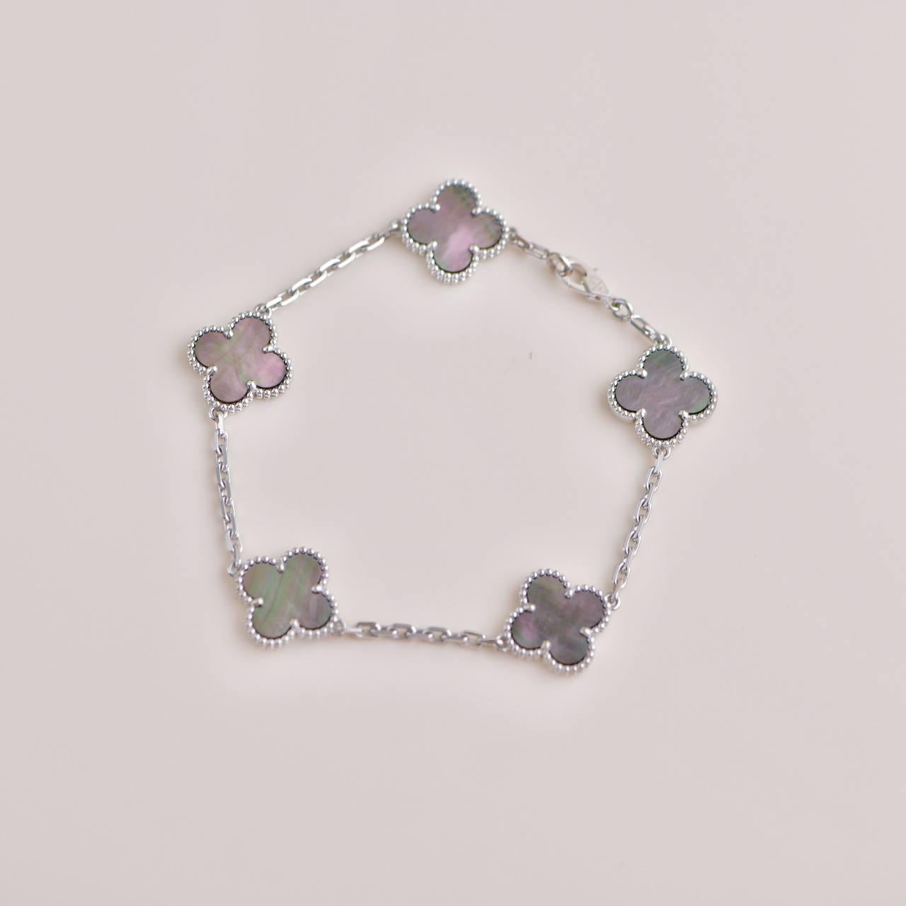 Women's or Men's Van Cleef & Arpels Vintage Alhambra Grey Mother of Pearl 5 Motif Bracelet
