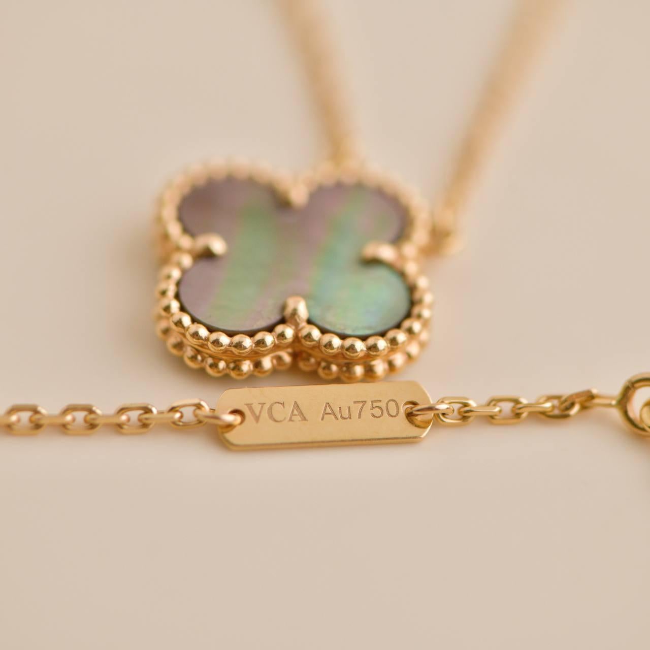 Van Cleef & Arpels Vintage Alhambra Grey Mother of Pearl Pendant Necklace For Sale 1