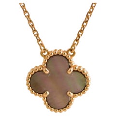 Van Cleef & Arpels Collana Vintage Alhambra Grigio con Ciondolo di Madreperla