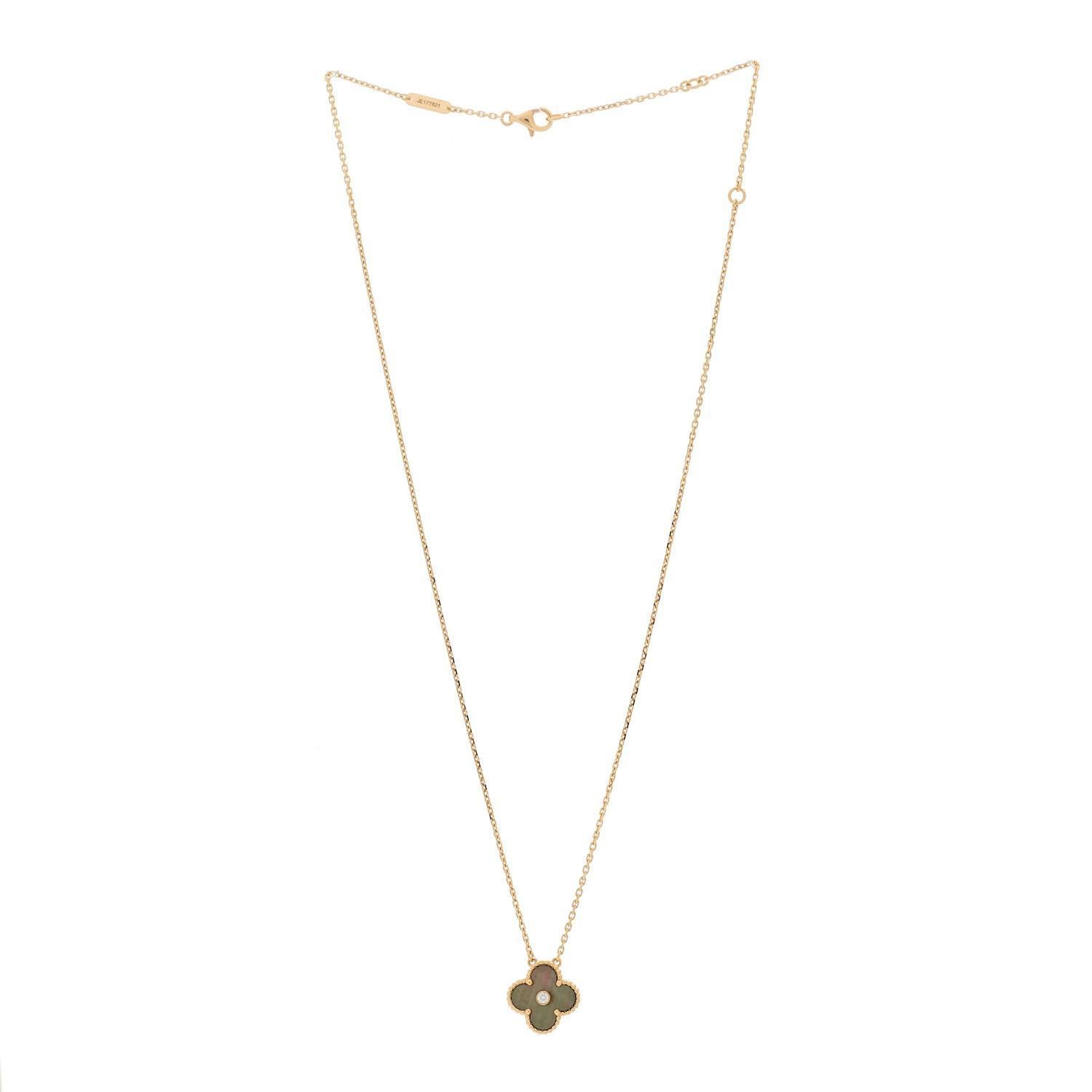 Van Cleef & Arpels Vintage Alhambra Grau Motiv Diamant-Anhänger in 18k Rose Gold im Angebot 2