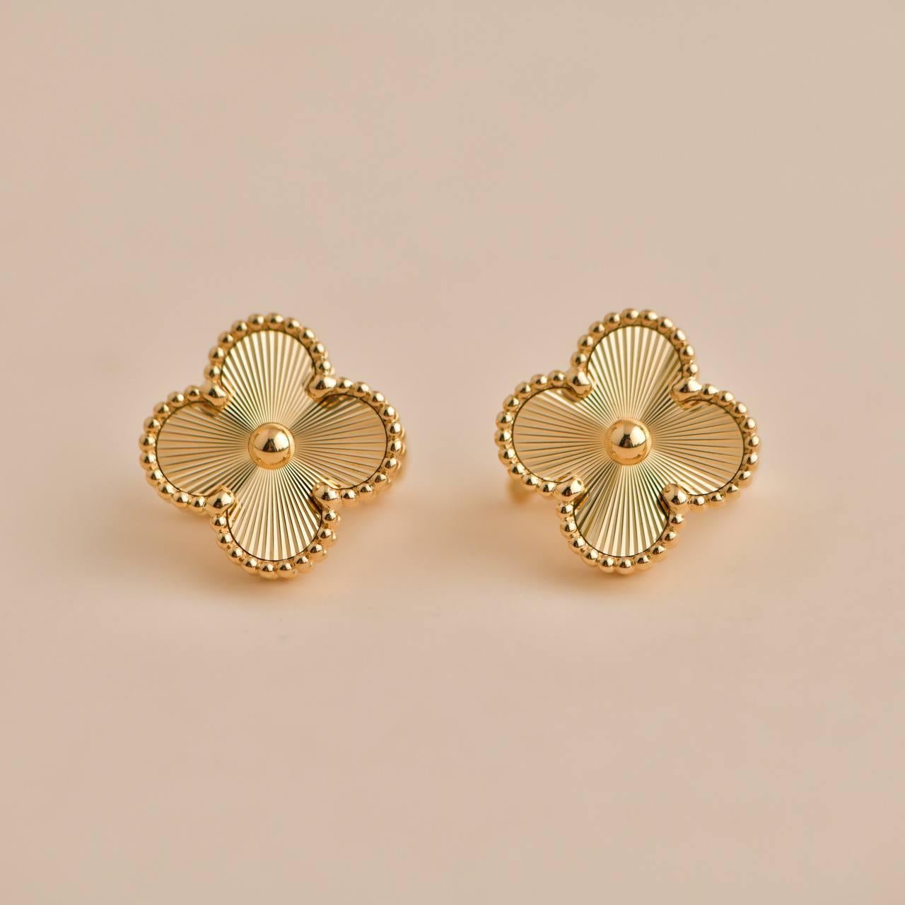 Van Cleef & Arpels Vintage Alhambra Guilloché 18K yellow gold Earring 3