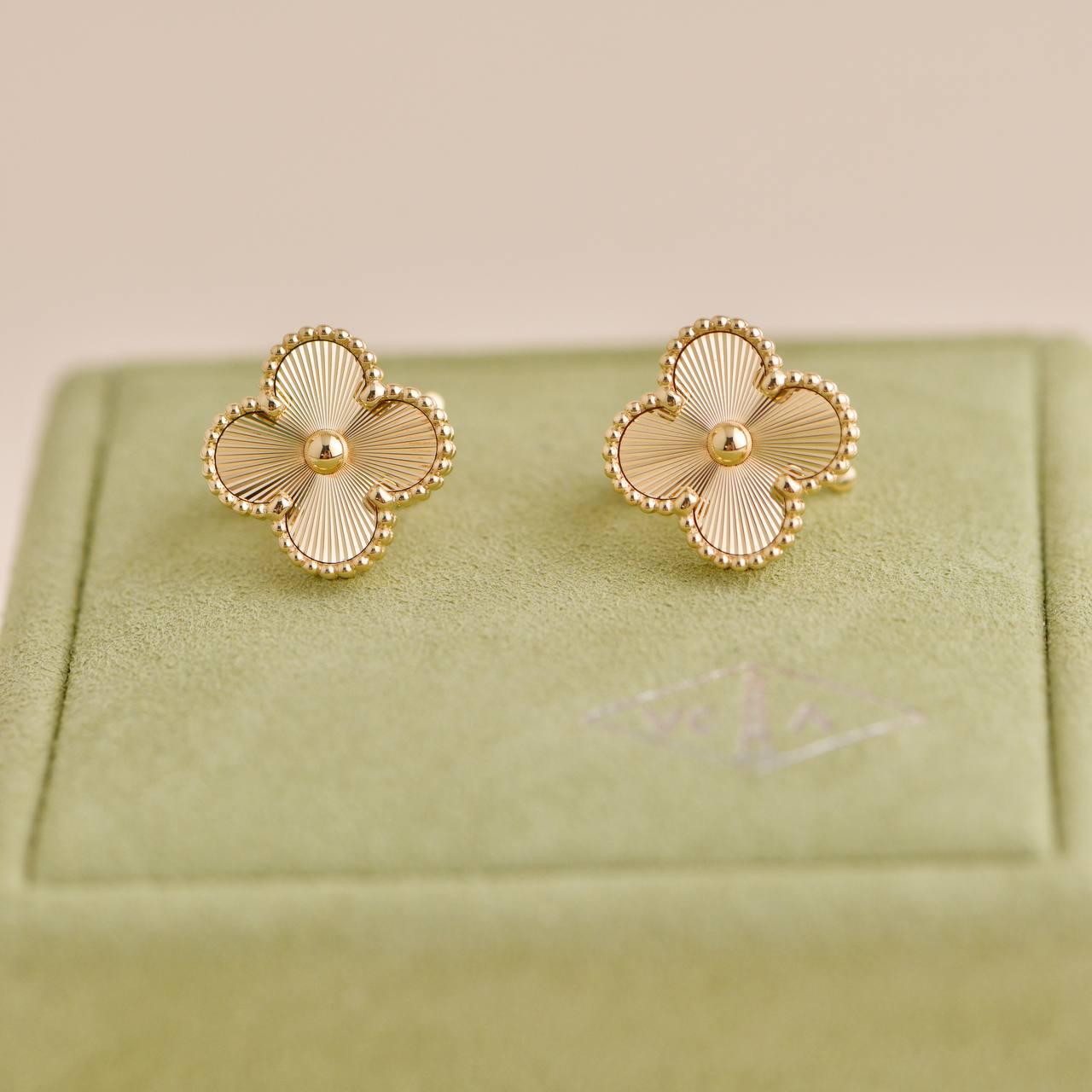 Women's or Men's Van Cleef & Arpels Vintage Alhambra Guilloché 18K yellow gold Earrings