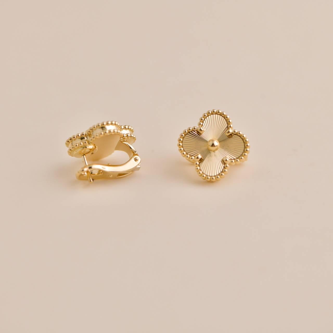 Van Cleef & Arpels Vintage Alhambra Guilloché 18K Yellow Gold Earrings In Excellent Condition In Banbury, GB