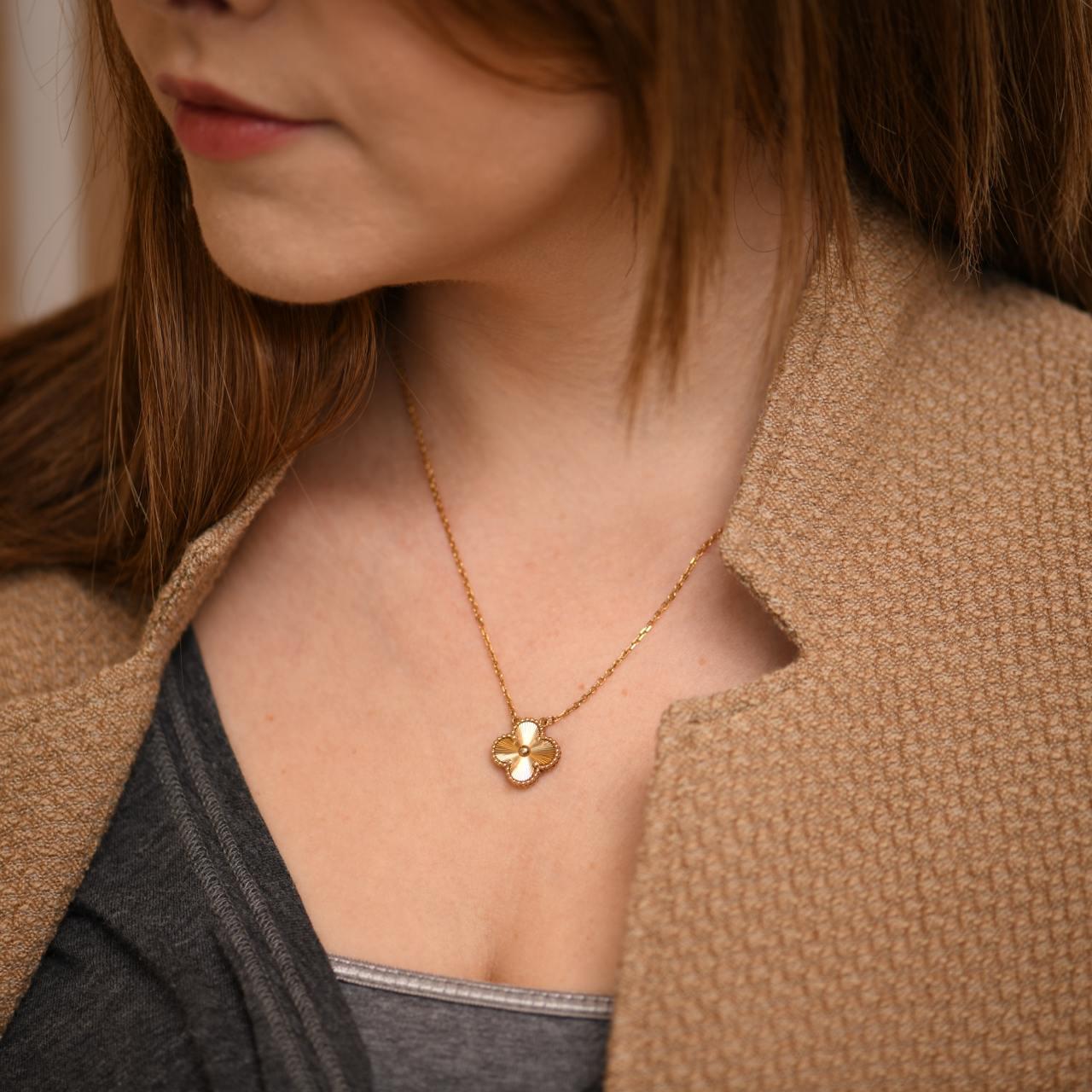 Van Cleef & Arpels Vintage Alhambra Guilloché 18K Yellow Gold Pendant Necklace In Excellent Condition In Banbury, GB