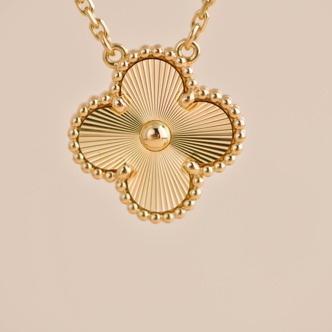 Van Cleef & Arpels Vintage Alhambra Guilloché 18K yellow gold Pendant Necklace In Excellent Condition In Banbury, GB