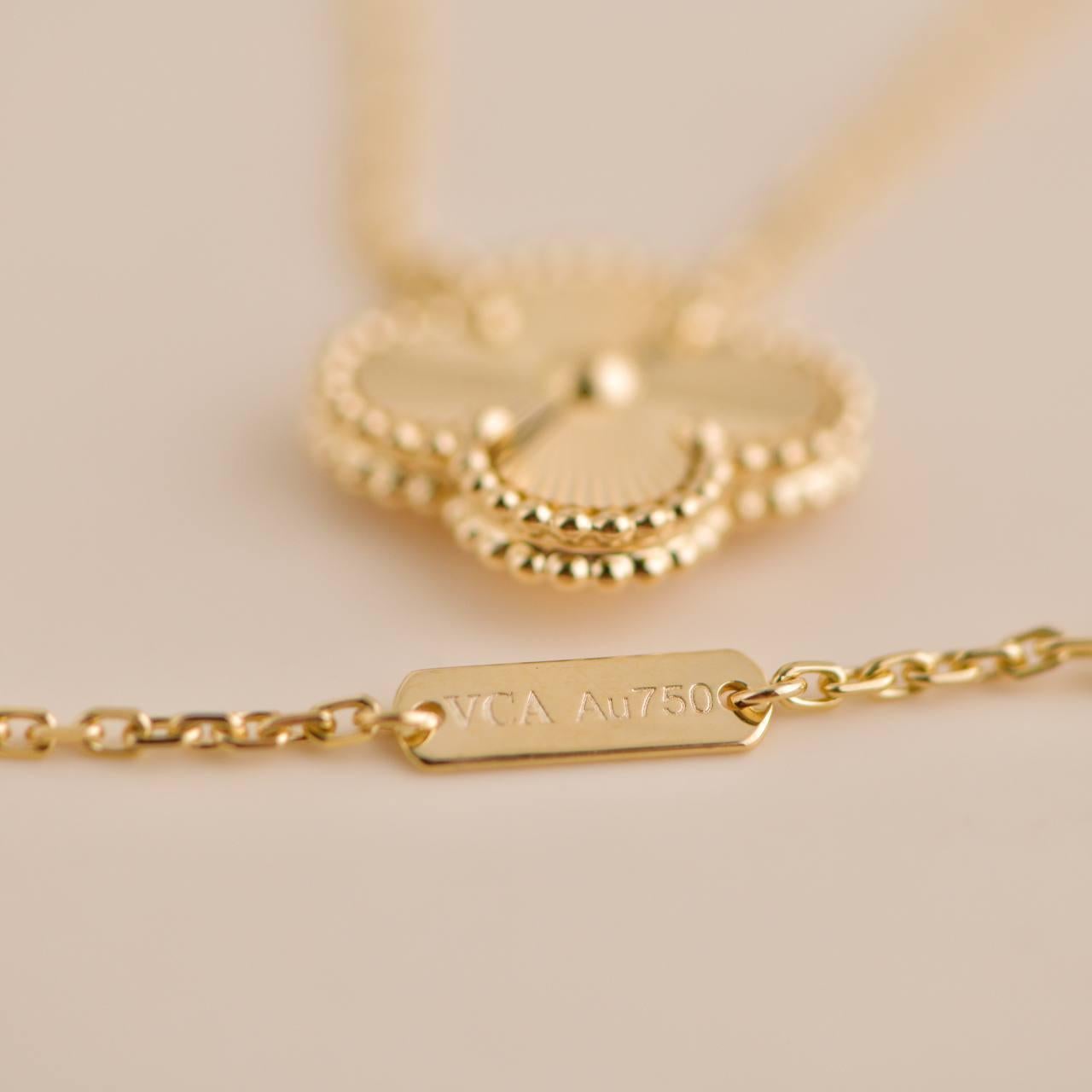 Van Cleef & Arpels Vintage Alhambra Guilloché 18K yellow gold Pendant Necklace For Sale 1