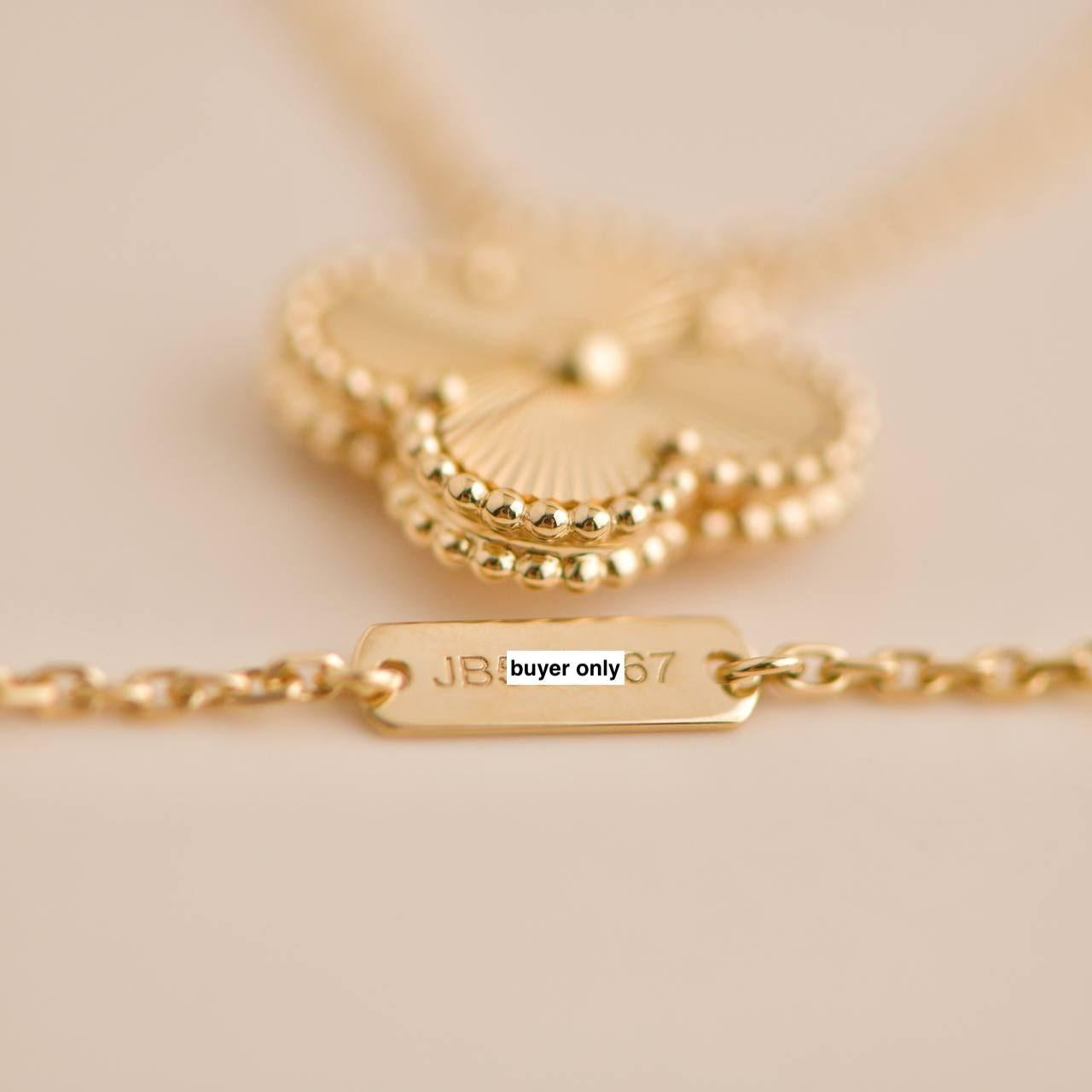Van Cleef & Arpels Vintage Alhambra Guilloché 18K yellow gold Pendant Necklace For Sale 2