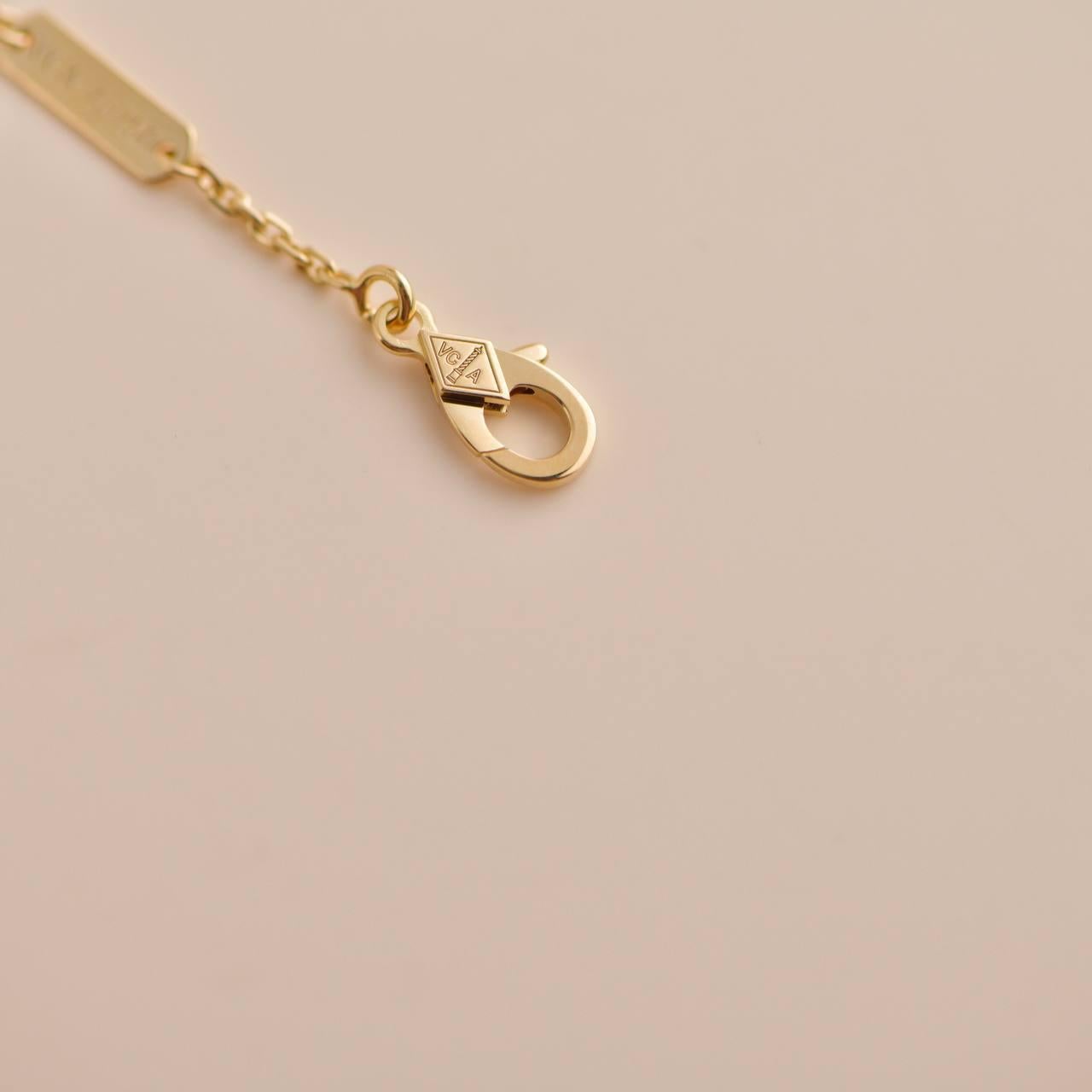 Van Cleef & Arpels Vintage Alhambra Guilloché 18K yellow gold Pendant Necklace For Sale 2