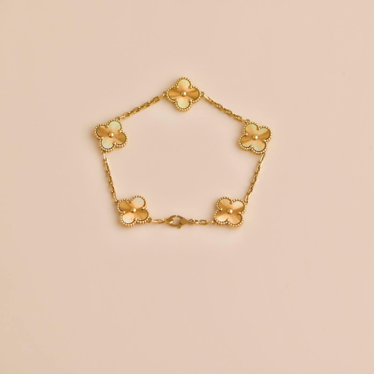 Women's or Men's Van Cleef & Arpels Vintage Alhambra Guilloché 5 Motif 18K Yellow Gold Bracelet