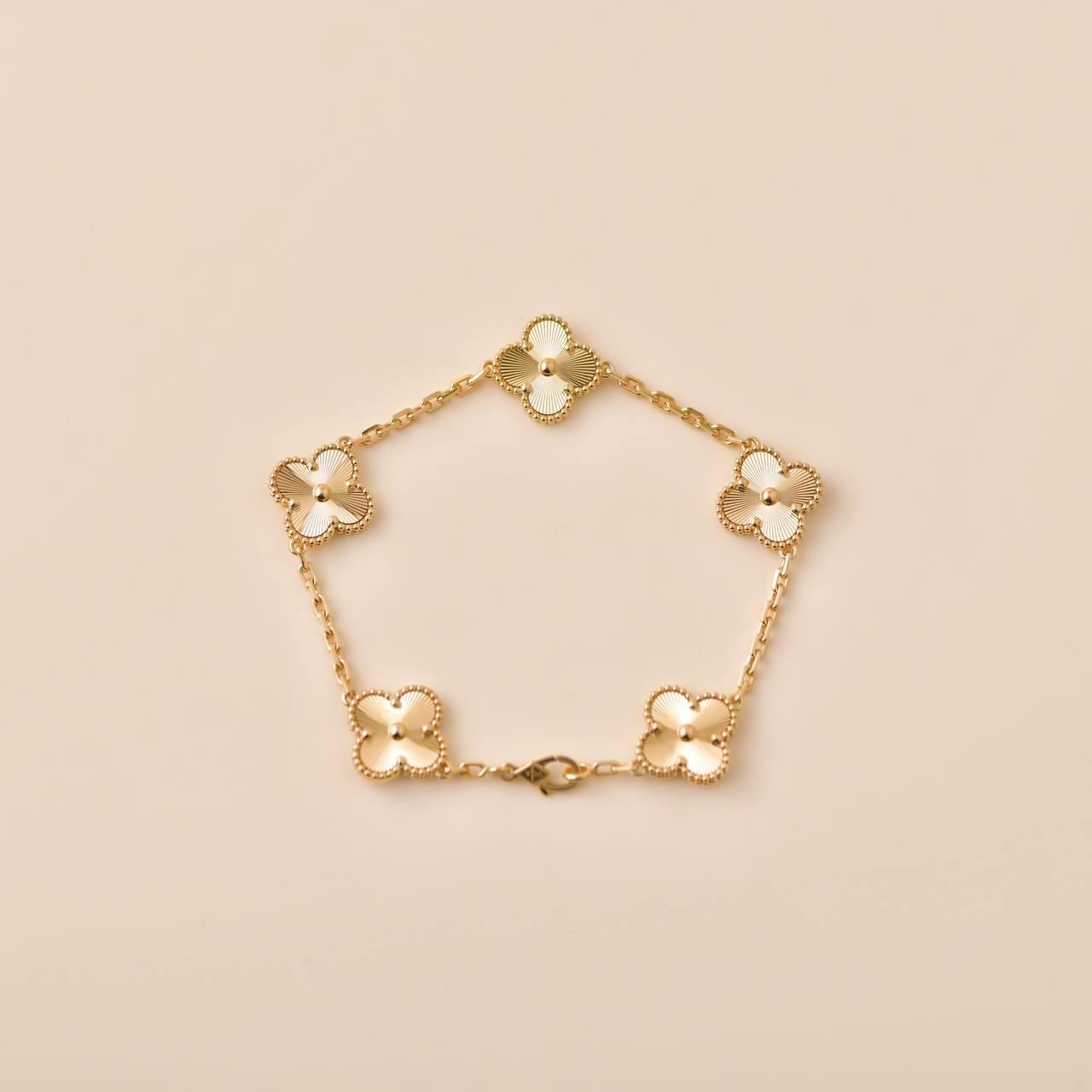 Van Cleef & Arpels Vintage Alhambra Guilloché 5 Motiv 18K Gelbgold-Armband für Damen oder Herren