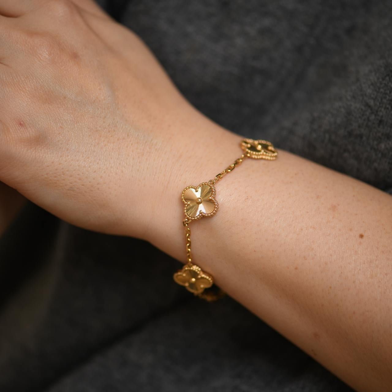 Van Cleef & Arpels Vintage Alhambra Guilloché 5 Motifs 18K Yellow Gold Bracelet In Excellent Condition For Sale In Banbury, GB