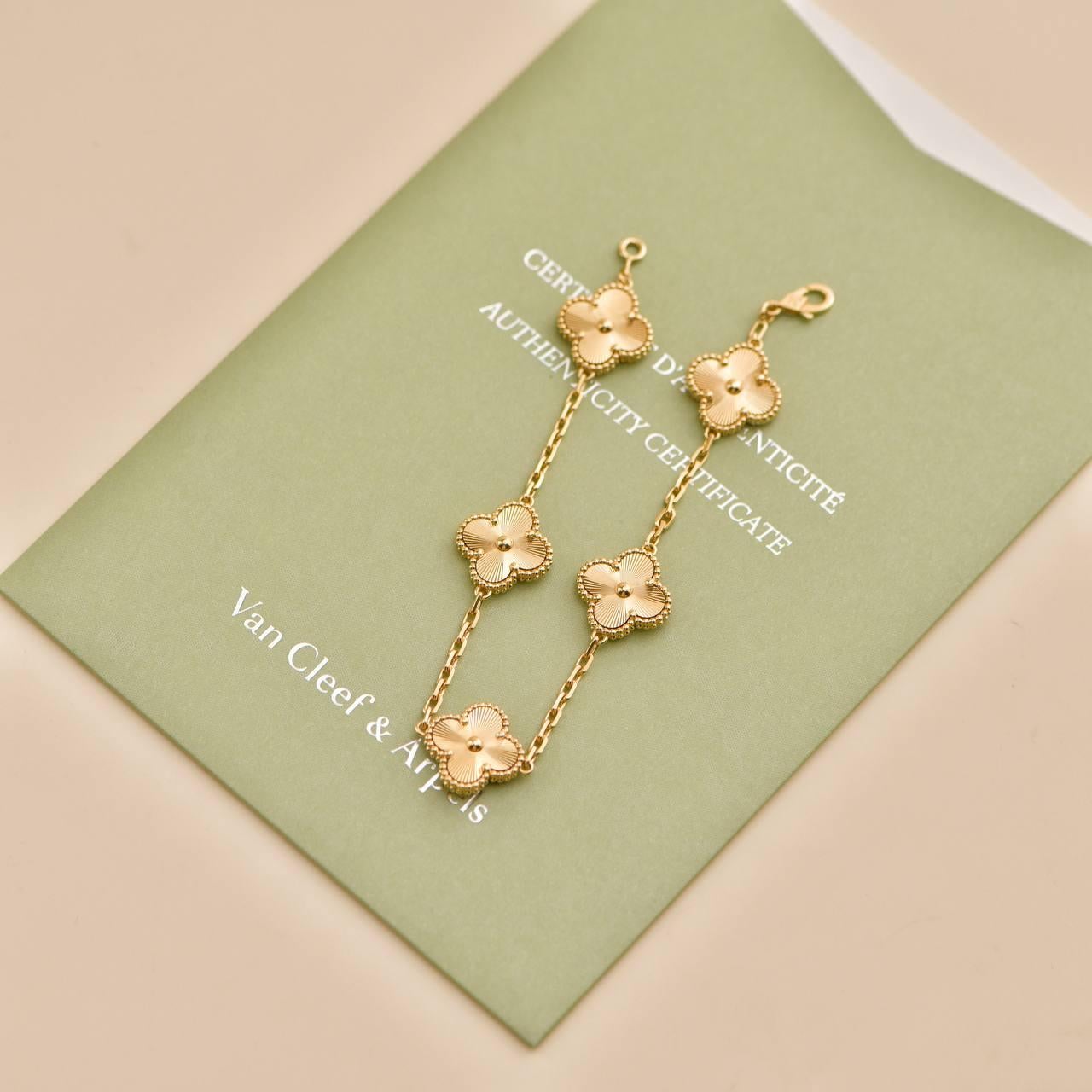 Women's or Men's Van Cleef & Arpels Vintage Alhambra Guilloché 5 Motifs 18K Yellow Gold Bracelet For Sale