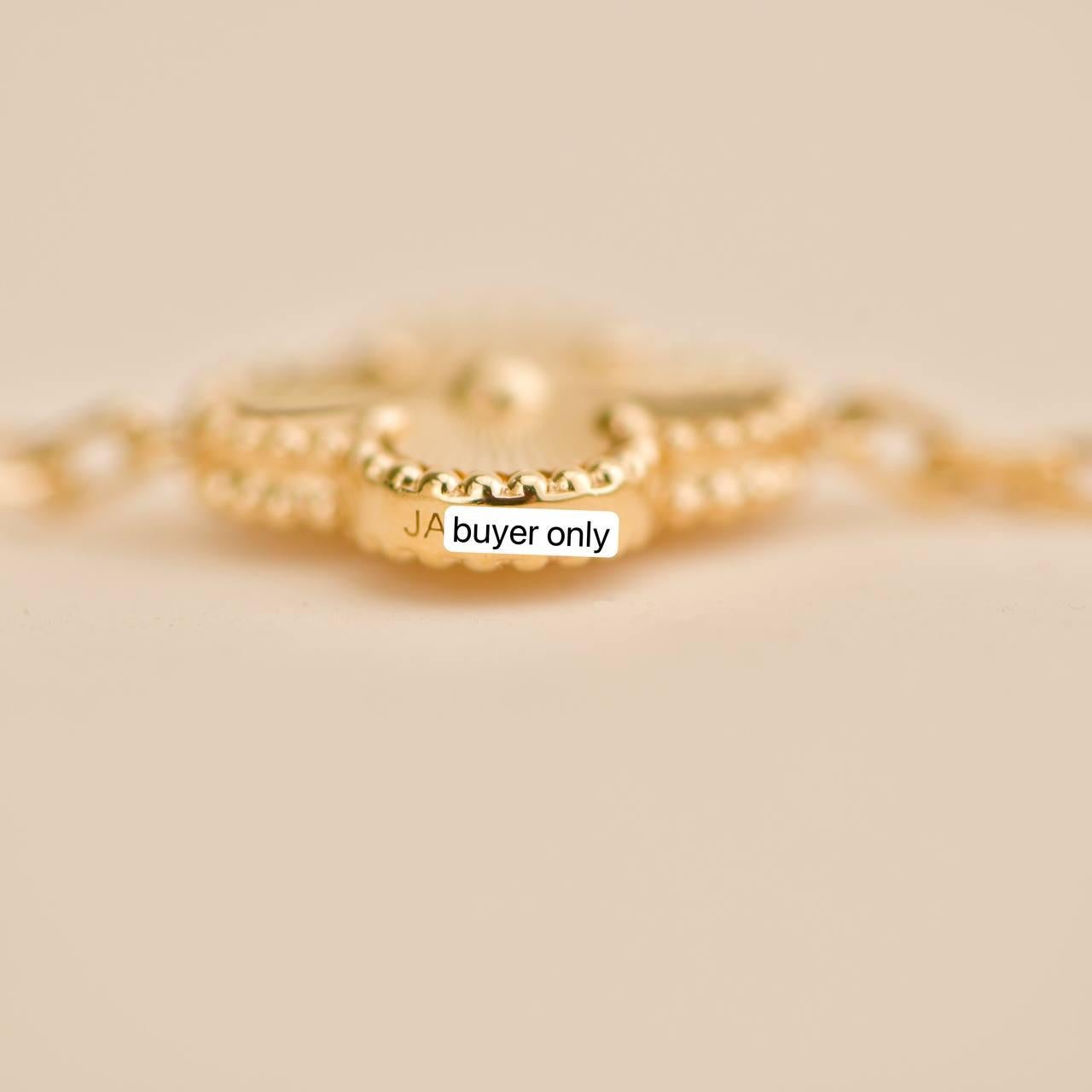 Van Cleef & Arpels Vintage Alhambra Guilloché 5 Motifs 18K Yellow Gold Bracelet For Sale 3