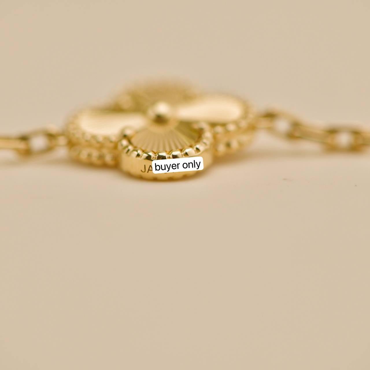 Van Cleef & Arpels Vintage Alhambra Guilloché 5 Motifs 18K Yellow Gold Bracelet im Angebot 4