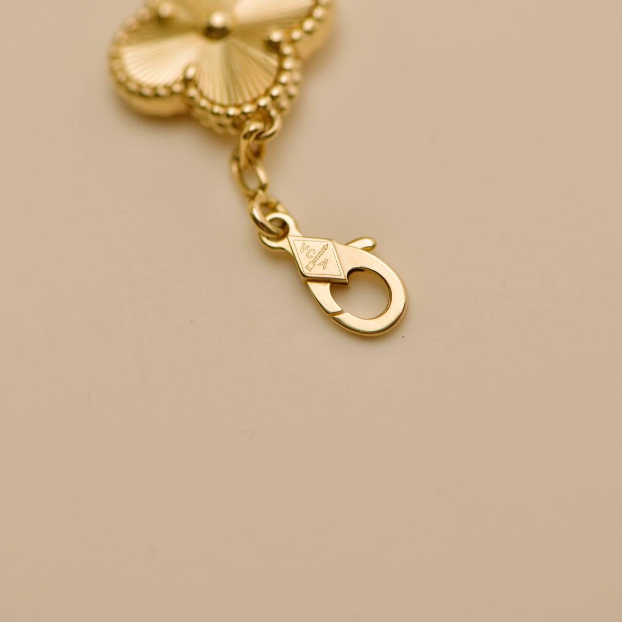 Van Cleef & Arpels Vintage Alhambra Guilloché 5 Motifs 18K Yellow Gold Bracelet im Angebot 5