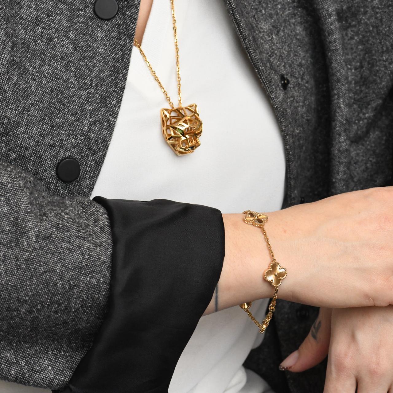 Van Cleef & Arpels Pulsera Vintage Alhambra Guilloché 5 Motivos Oro Amarillo 18K Sin cortar en venta