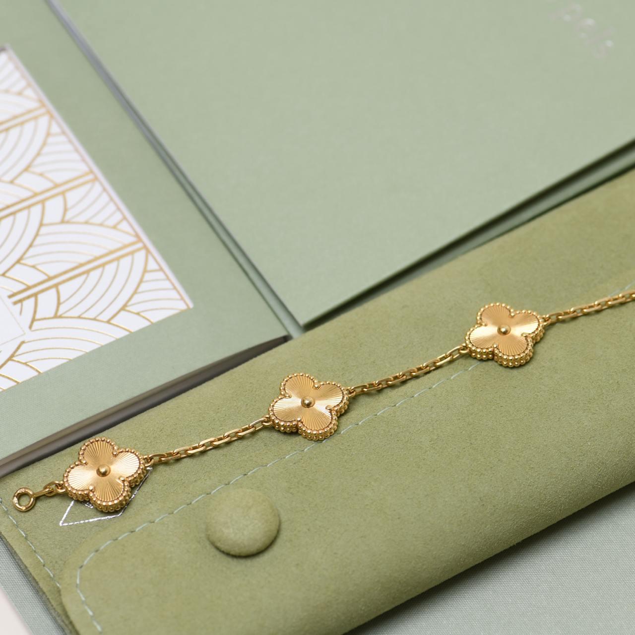Van Cleef & Arpels Vintage Alhambra Guilloché 5 Motifs Yellow Gold Bracelet In Excellent Condition In Banbury, GB