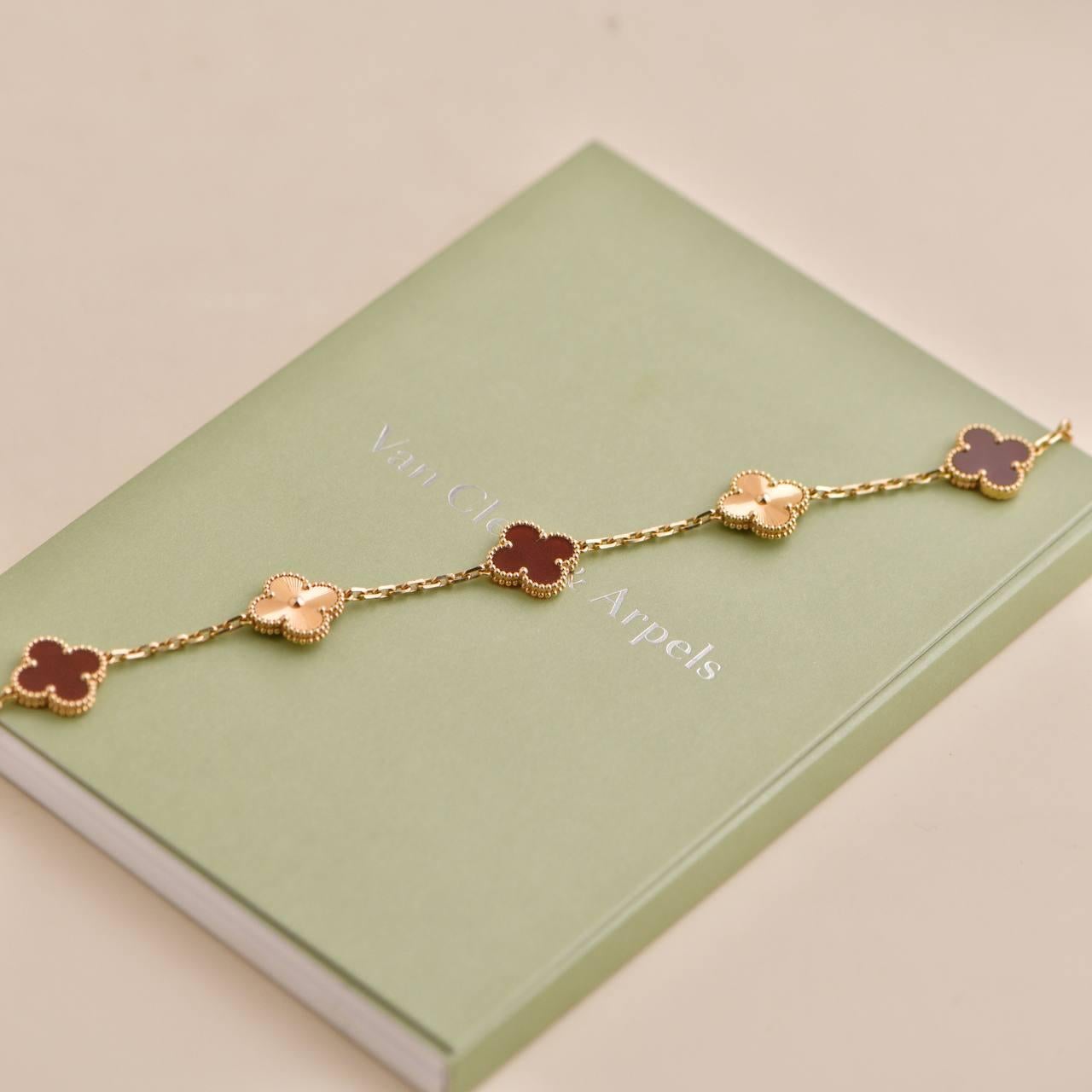 Uncut Van Cleef & Arpels Vintage Alhambra Guilloche Carnelian Rose Gold Bracelet For Sale