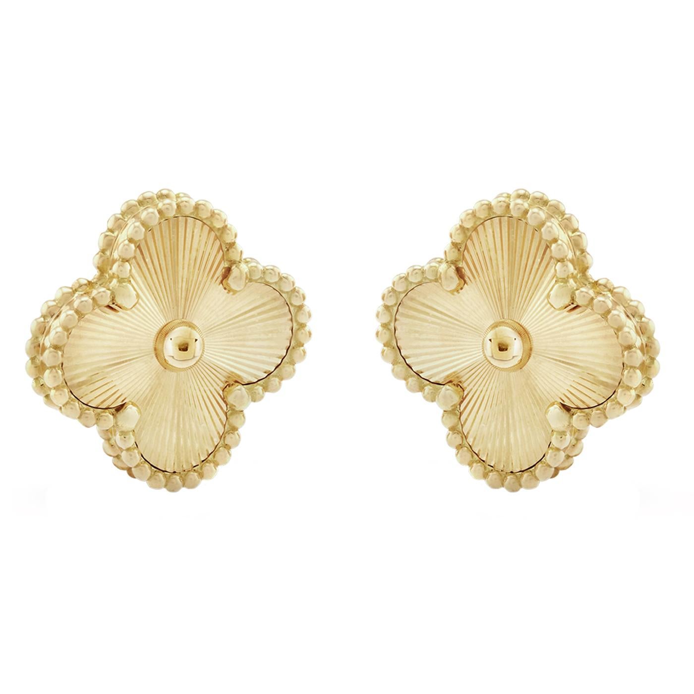 Faithful to the very first Alhambra® jewel created in 1968, the Vintage Alhambra creations by Van Cleef & Arpels are distinguished by their unique, timeless elegance. Inspired by the clover leaf, these icons of luck are adorned with a border of