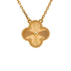 Van Cleef & Arpels Collier pendentif Guilloché Alhambra Vintage Or jaune 18K