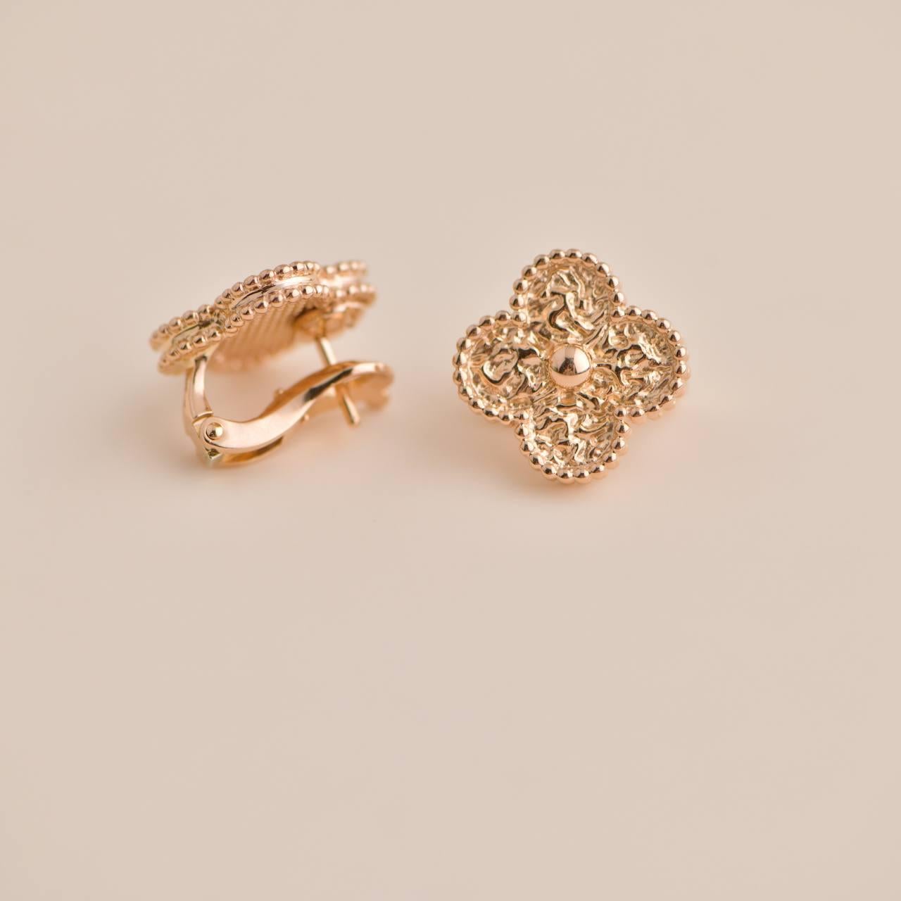 Van Cleef & Arpels Vintage Alhambra Hammered 18K Rose Gold Earrings In Excellent Condition In Banbury, GB