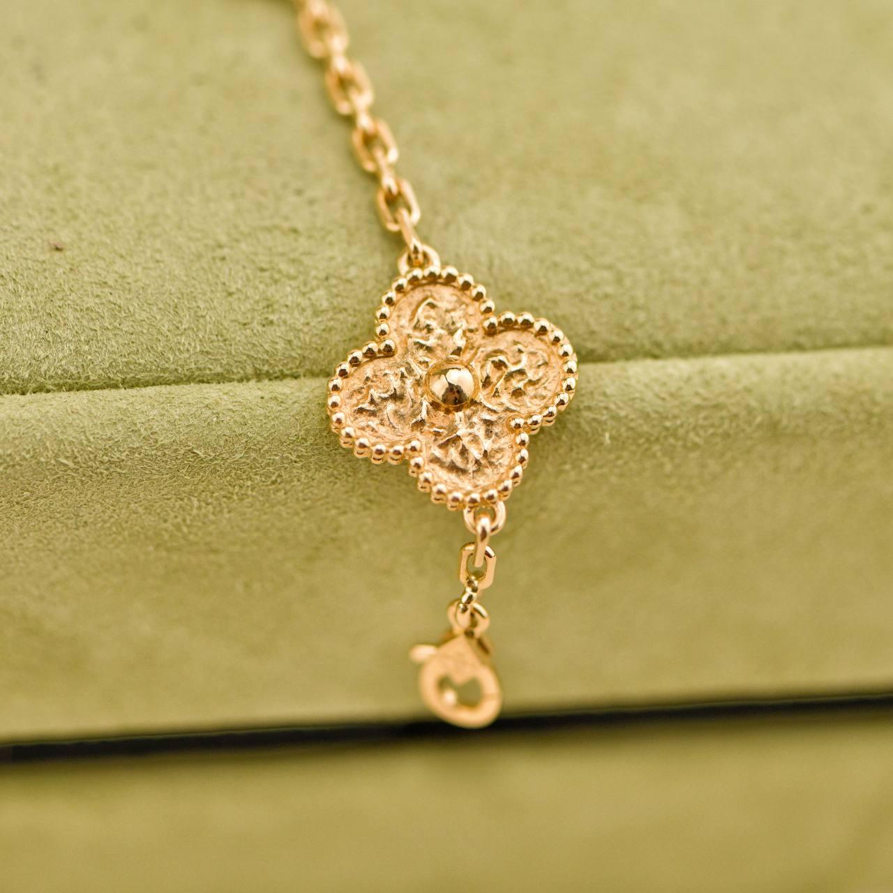 Van Cleef & Arpels Vintage Alhambra Hammered 18K Yellow Gold 5 Motif Bracelet In Excellent Condition For Sale In Banbury, GB