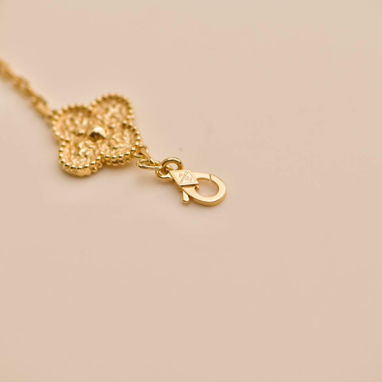 Van Cleef & Arpels Vintage Alhambra Hammered 18K Yellow Gold 5 Motif Bracelet For Sale 2