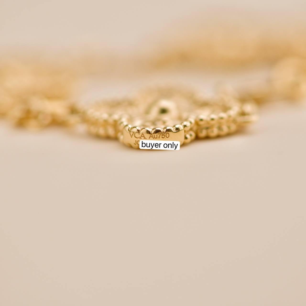 Van Cleef & Arpels Vintage Alhambra martelé en or jaune 18K 5 motifs en vente 3