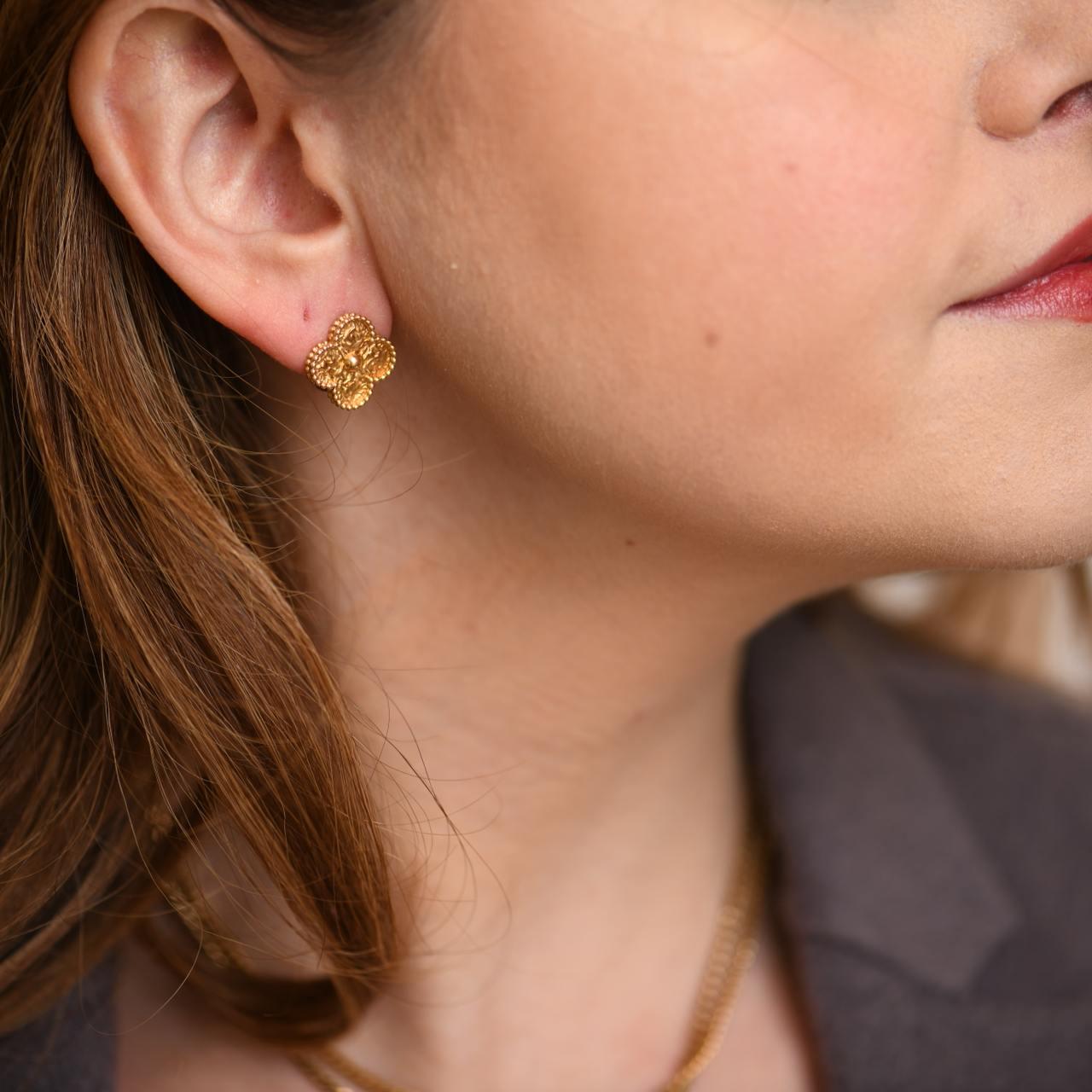 Van Cleef & Arpels Vintage Alhambra Hammered 18K Yellow Gold Earrings In Excellent Condition In Banbury, GB