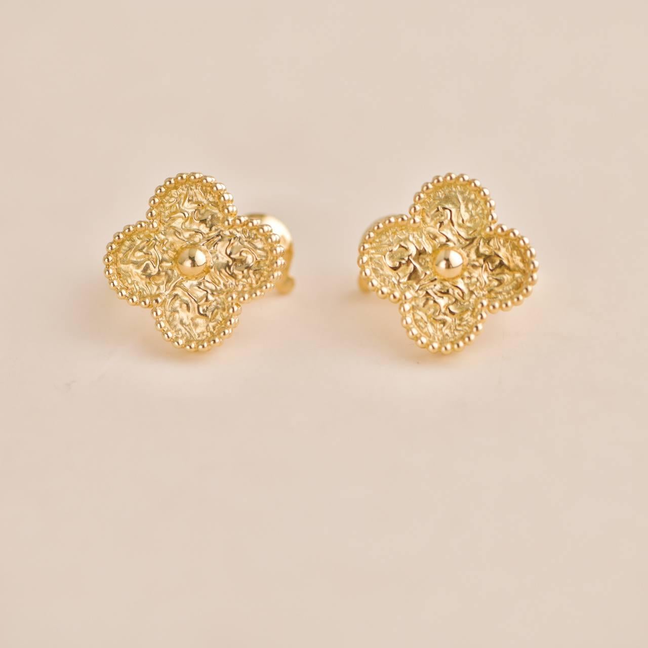 Van Cleef & Arpels Vintage Alhambra Ohrringe aus gehämmertem 18K Gelbgold 3