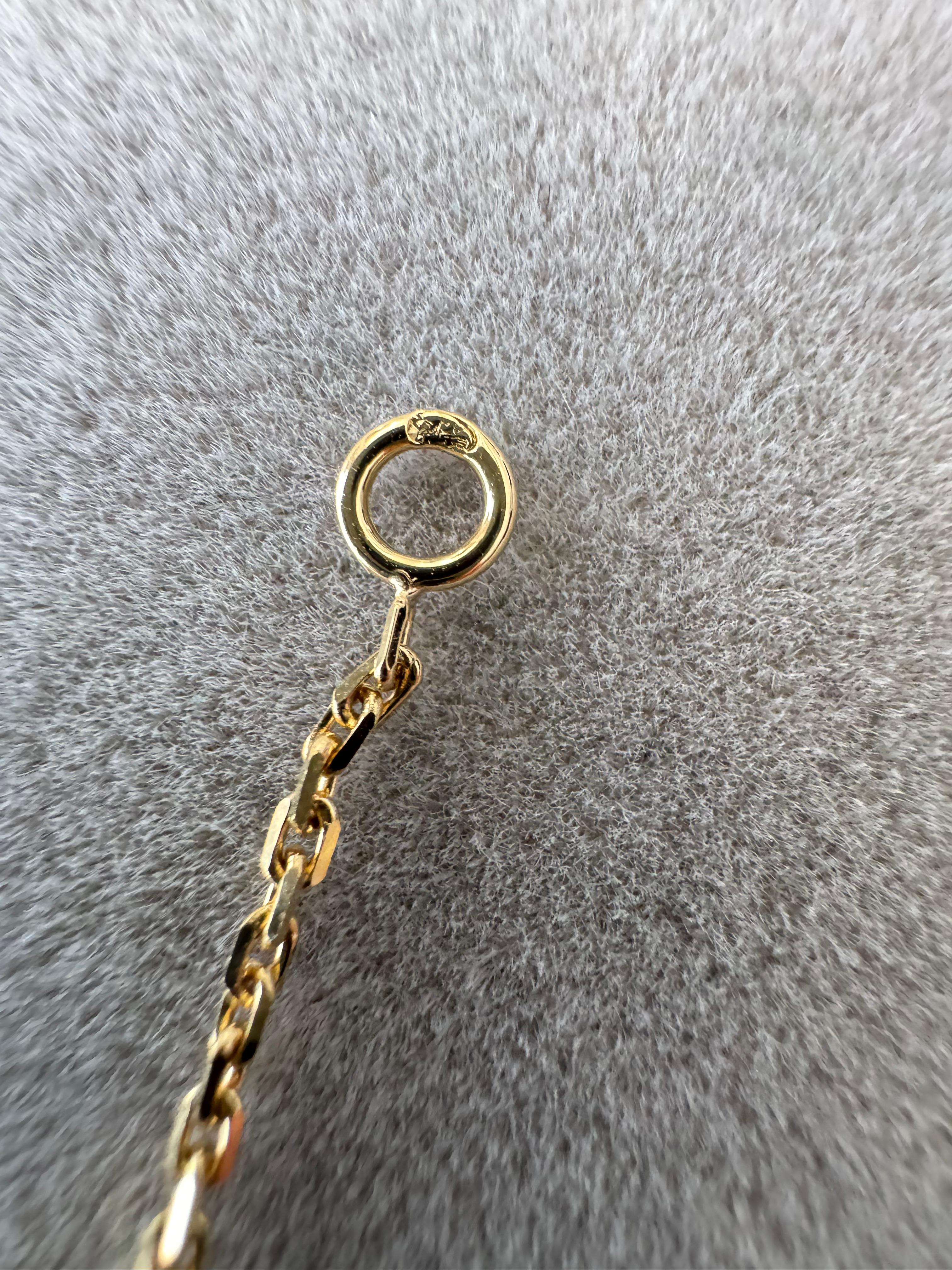 Van Cleef & Arpel Collier pendentif de vacances Alhambra en or et nacre avec diamants 6