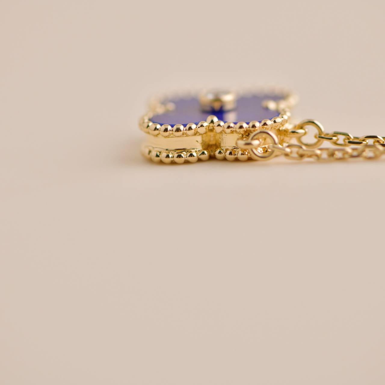 van cleef christmas pendant