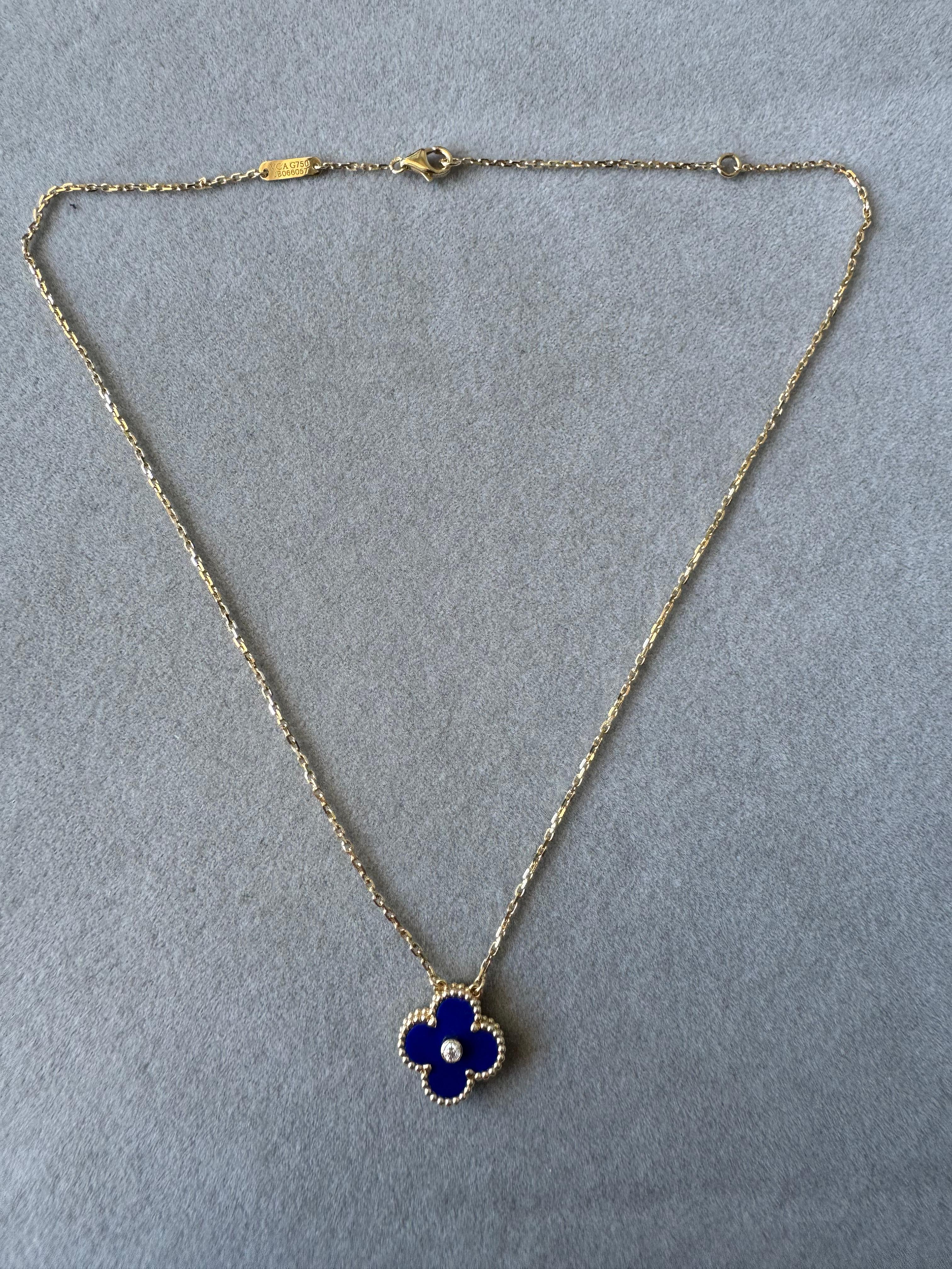 Cabochon Van Cleef & Arpels Vintage Alhambra Lapis Lazuli Yellow Gold Necklace Pendant