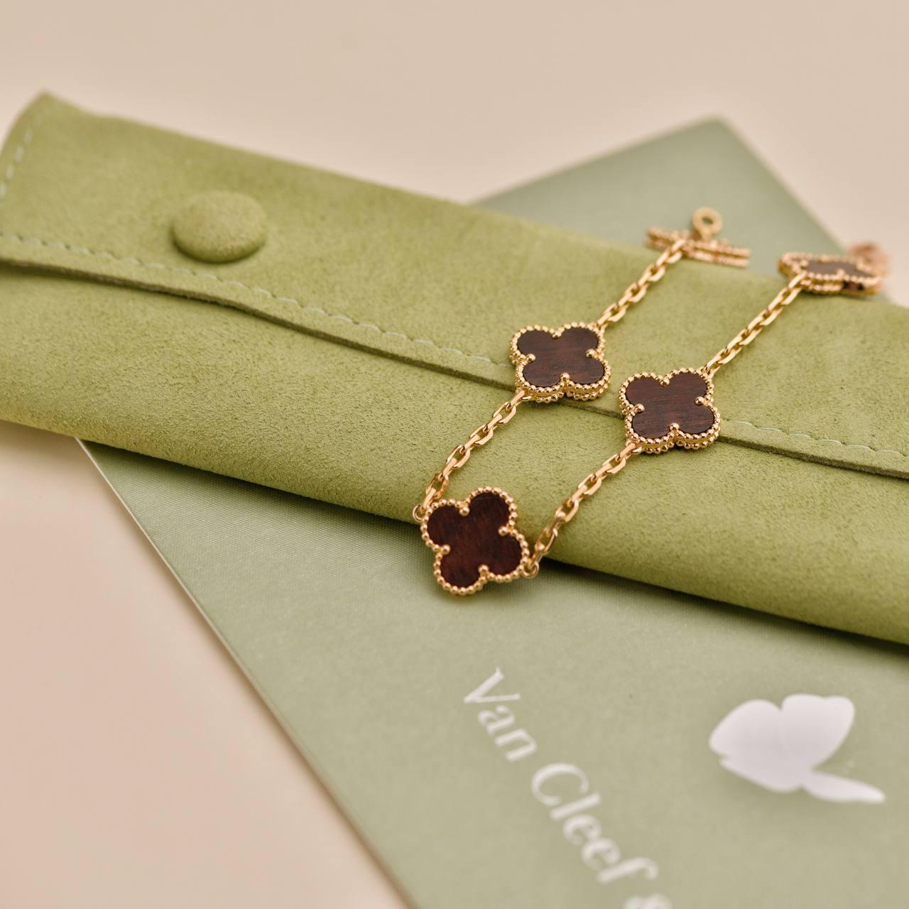 Van Cleef & Arpels Bracciale vintage Alhambra Letterwood 5 Motif in oro rosa 18 carati In condizioni ottime in vendita a Banbury, GB