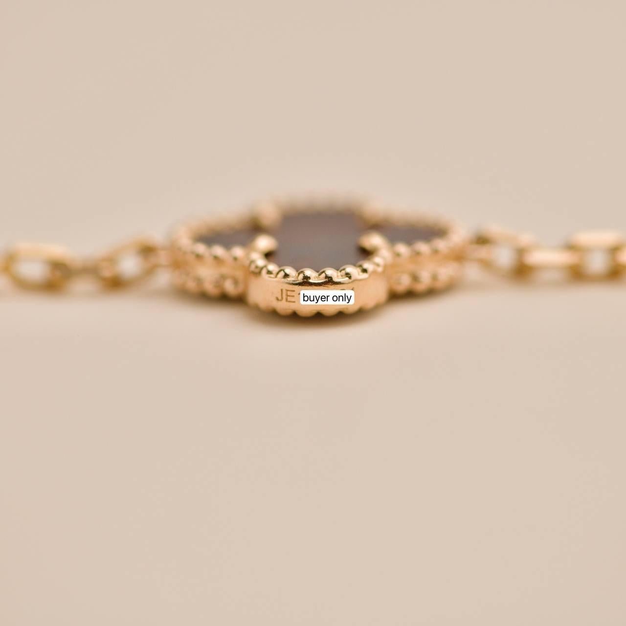 Van Cleef & Arpels Bracciale vintage Alhambra Letterwood 5 Motif in oro rosa 18 carati in vendita 3