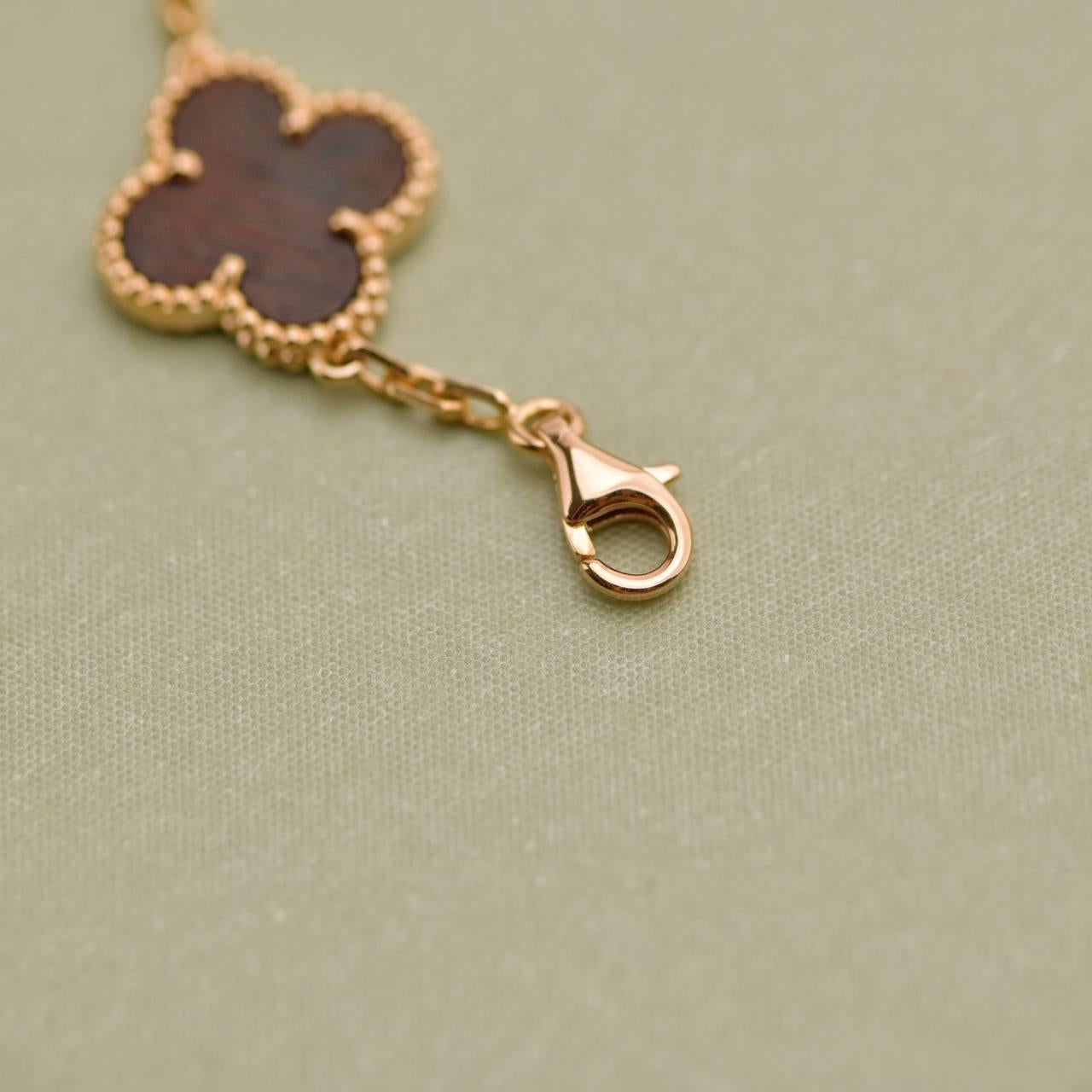 Van Cleef & Arpels Bracciale vintage Alhambra Letterwood 5 Motif in oro rosa 18 carati in vendita 4
