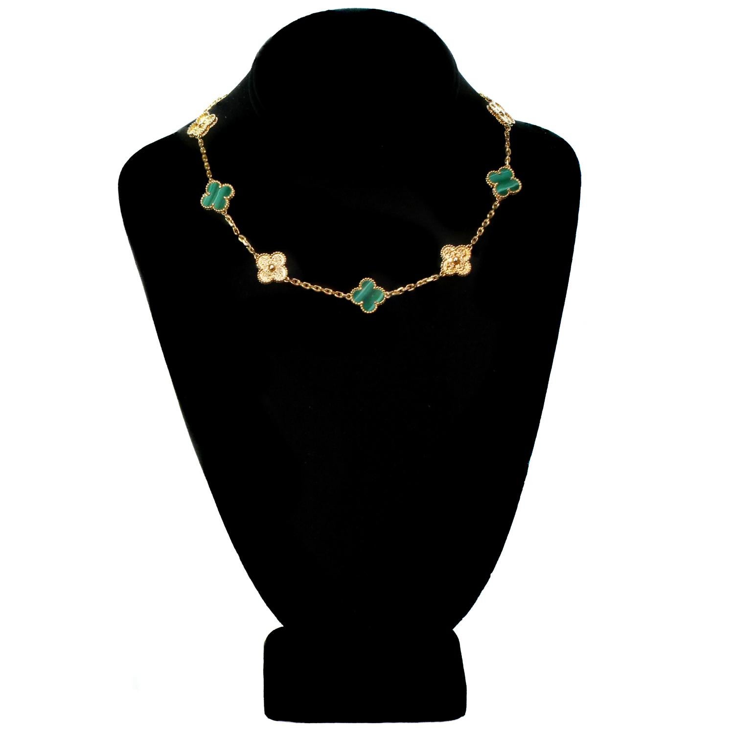 Van Cleef & Arpels Vintage Alhambra Limited Addition Malachite Gold Necklace In Excellent Condition In New York, NY