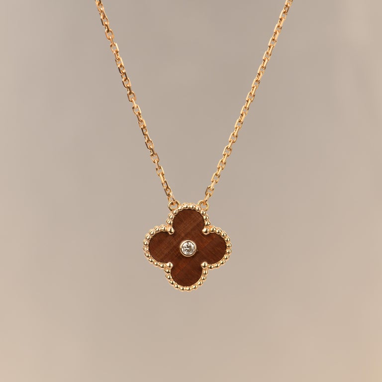 Dandelion Antiques Code AT-0700
Brand VAN CLEEF & ARPELS
Model VCARP0MV00
Date 2017
Retail Price £6050 / $8300
__________________________________
Metal 18K Rose Gold
Weight Approx 5.8g
Length 40.8cm
__________________________________
Condition