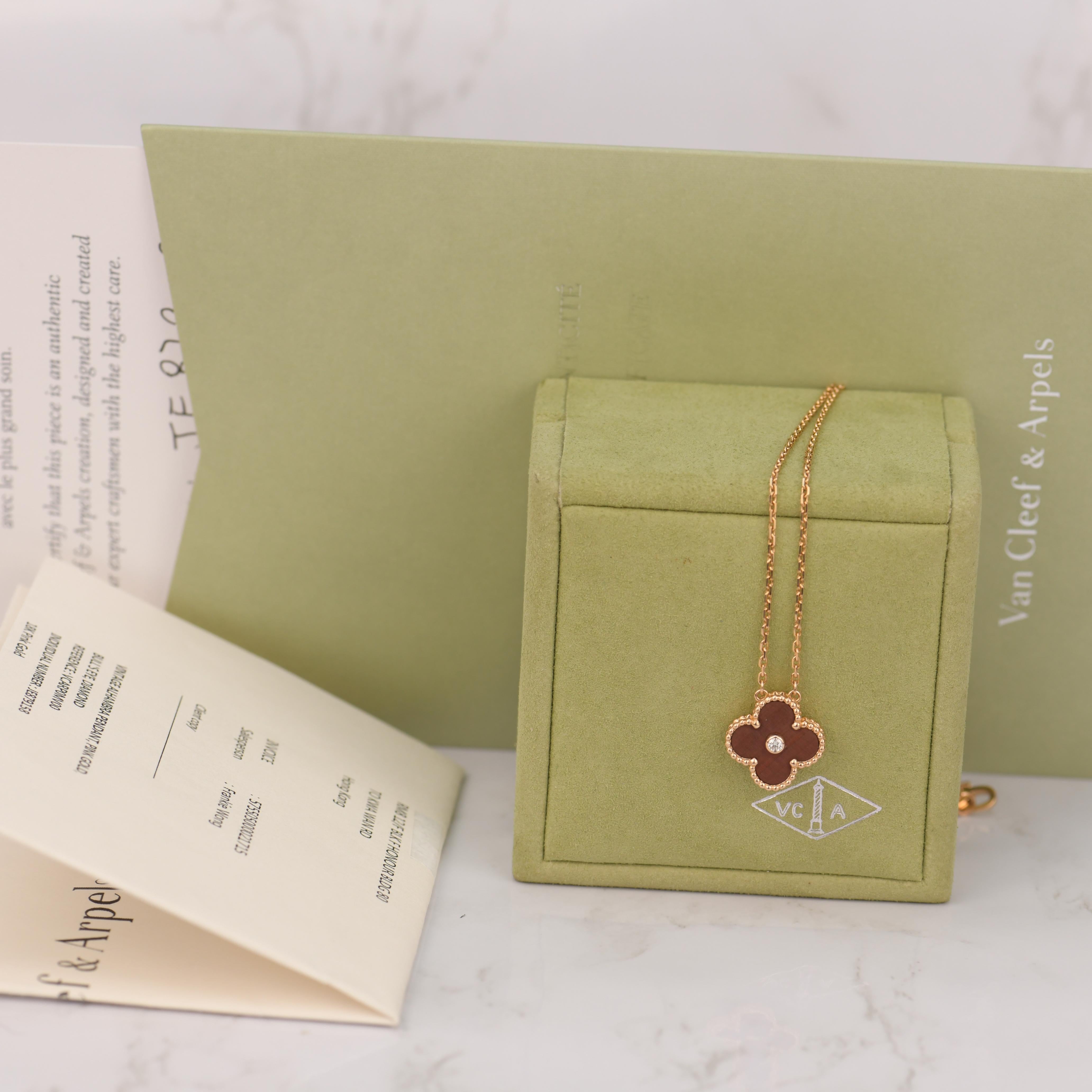 peso pluma red clover necklace