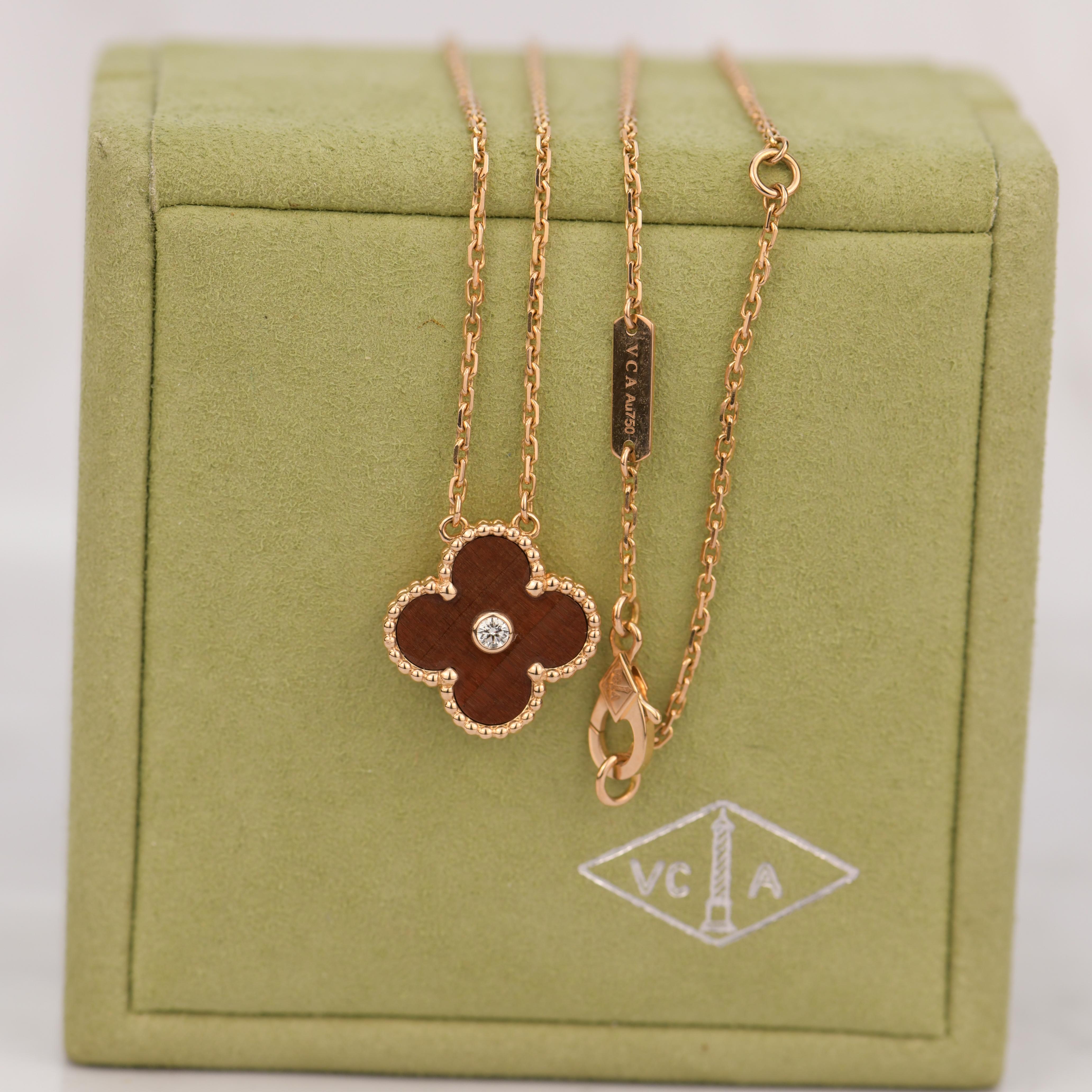 peso pluma necklace red
