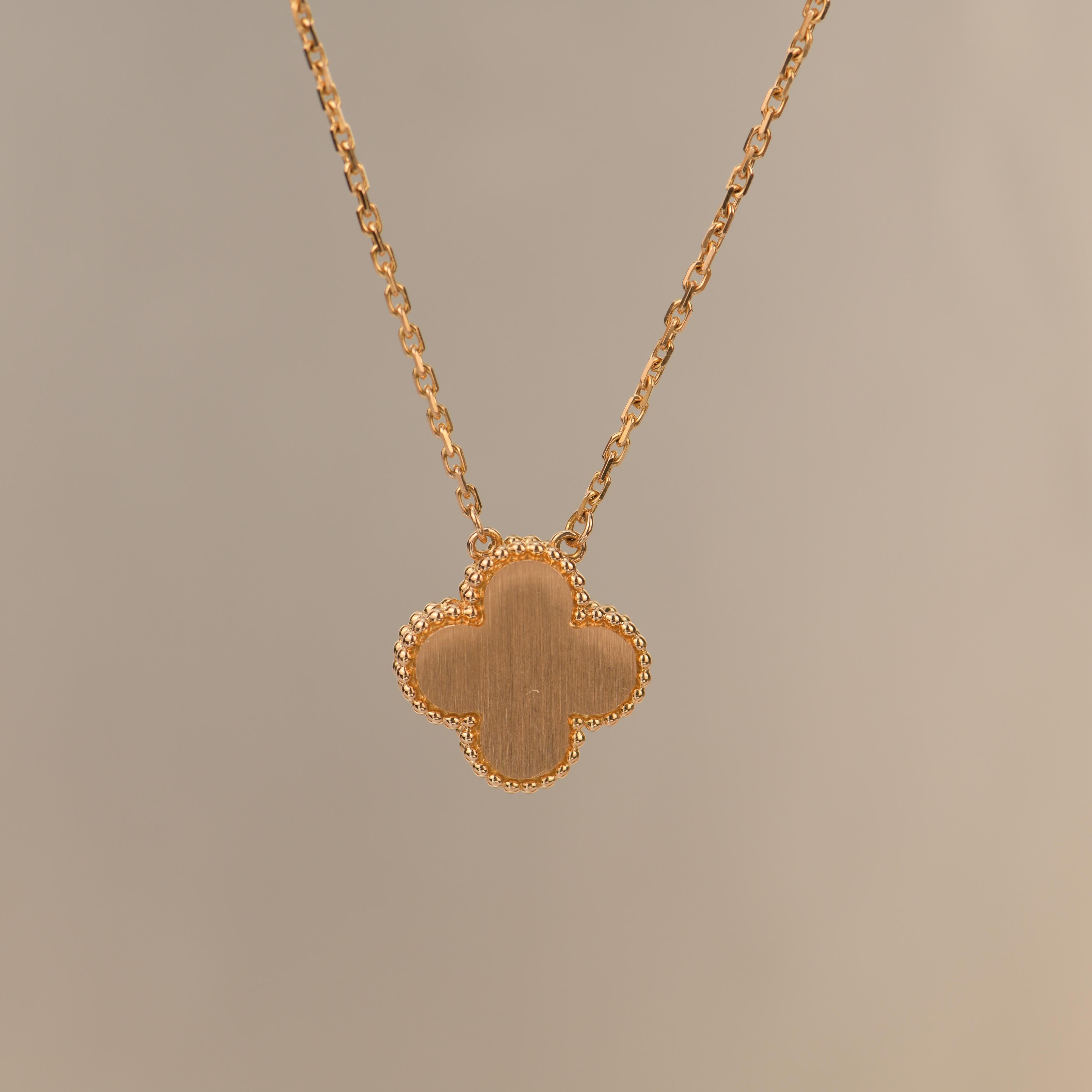 Van Cleef & Arpels Vintage Alhambra Limited Edition Bullseye Pendant Necklace In Excellent Condition In Banbury, GB
