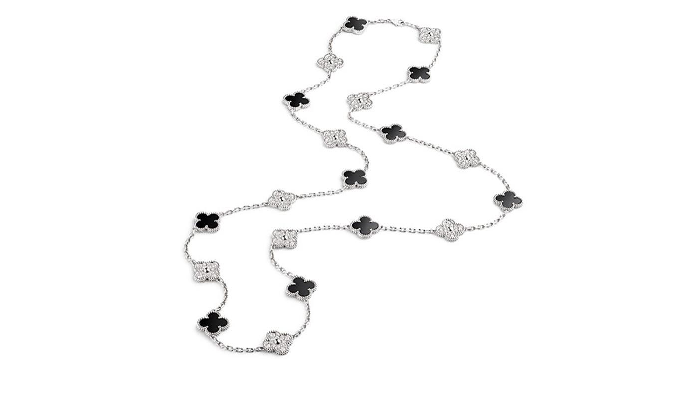 Vintage Alhambra long necklace, 20 motifs, white gold, onyx, round diamonds; diamond quality DEF, IF to VVS.

Stones
Malachite : 20 stones 

Invisible clasp white gold
Chain length : 48.0 inches 
Reference : VCARP2R800
Stock#: