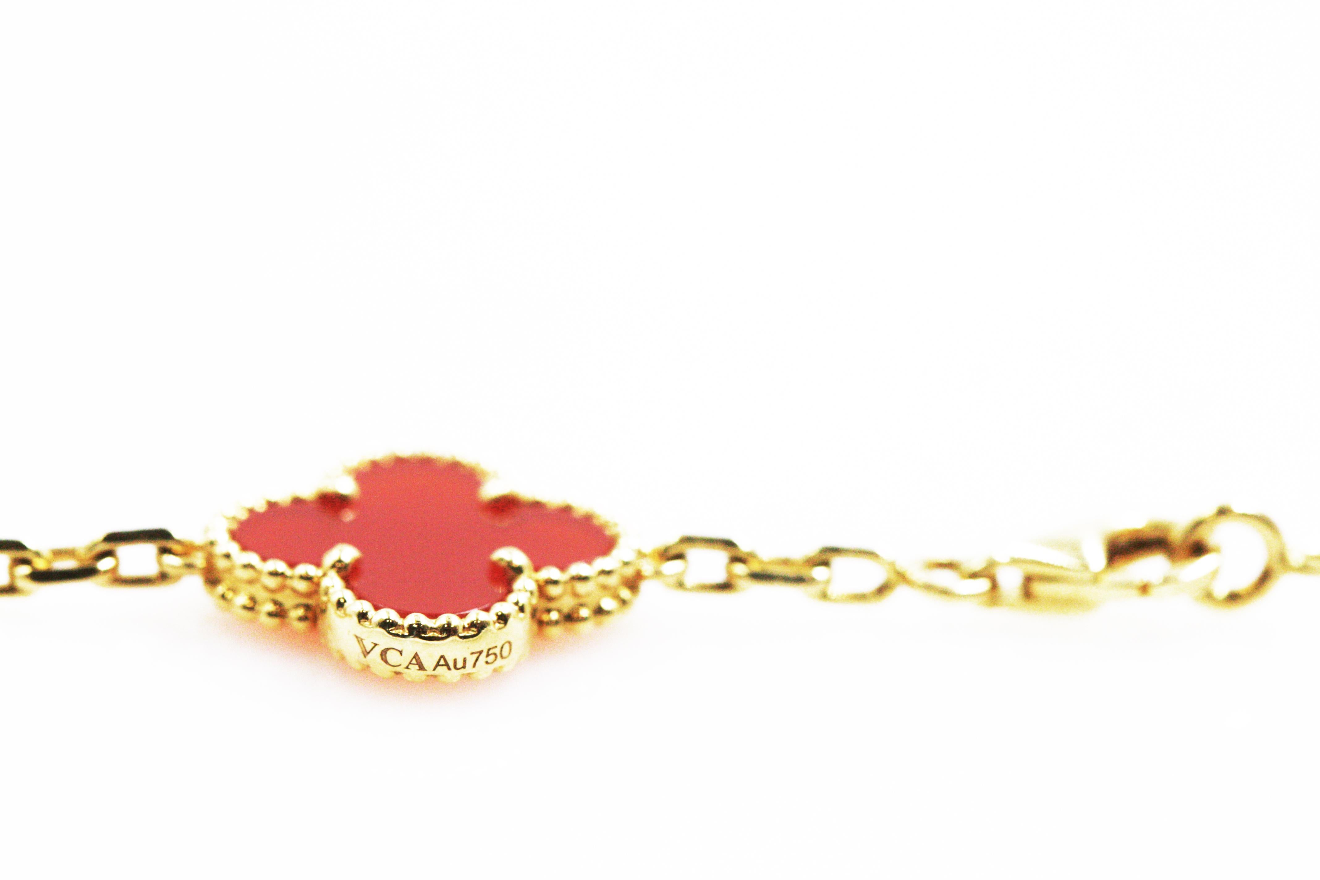 Van Cleef & Arpels Vintage Alhambra Long Motifs Yellow Gold Carnelian Necklace In Excellent Condition For Sale In New York, NY