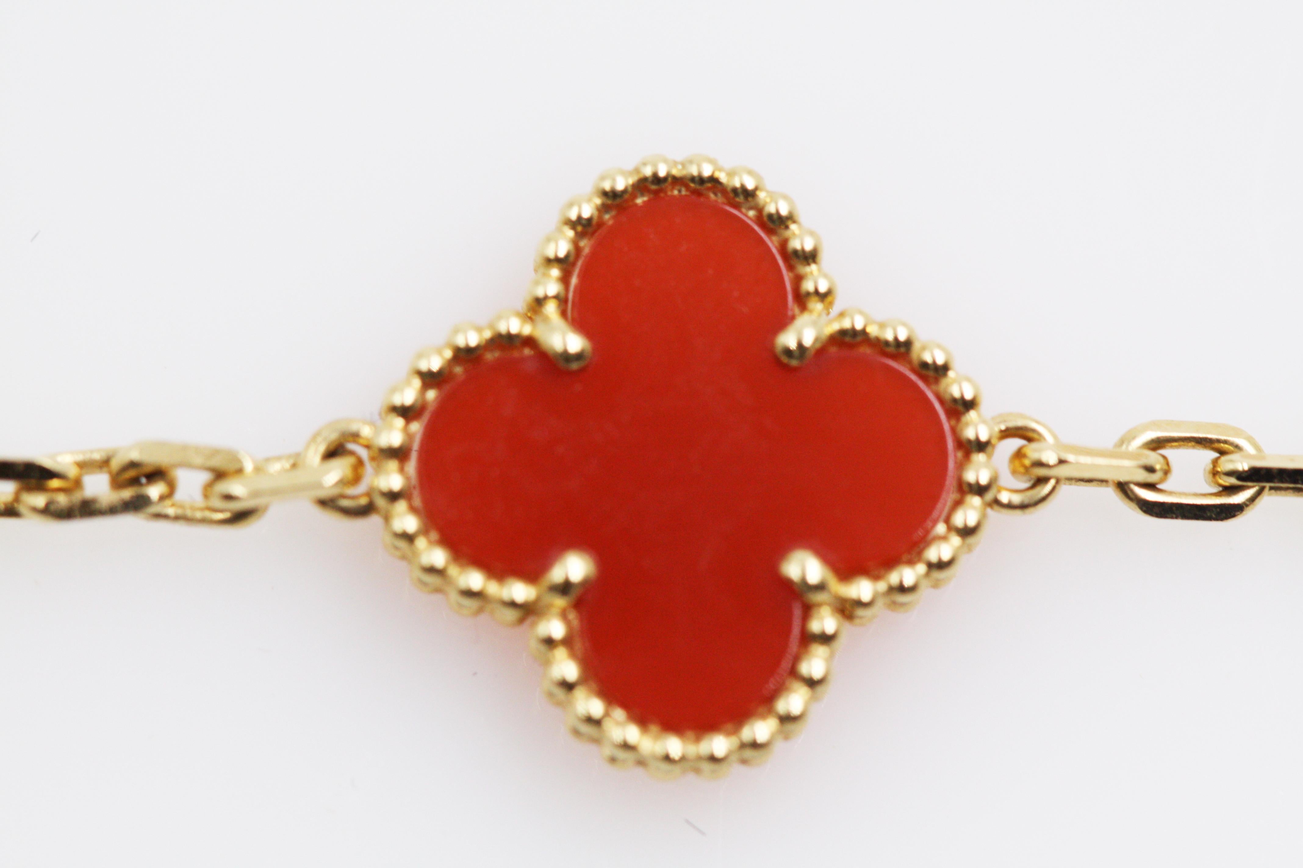 Van Cleef & Arpels Vintage Alhambra Long Motifs Yellow Gold Carnelian Necklace For Sale 1