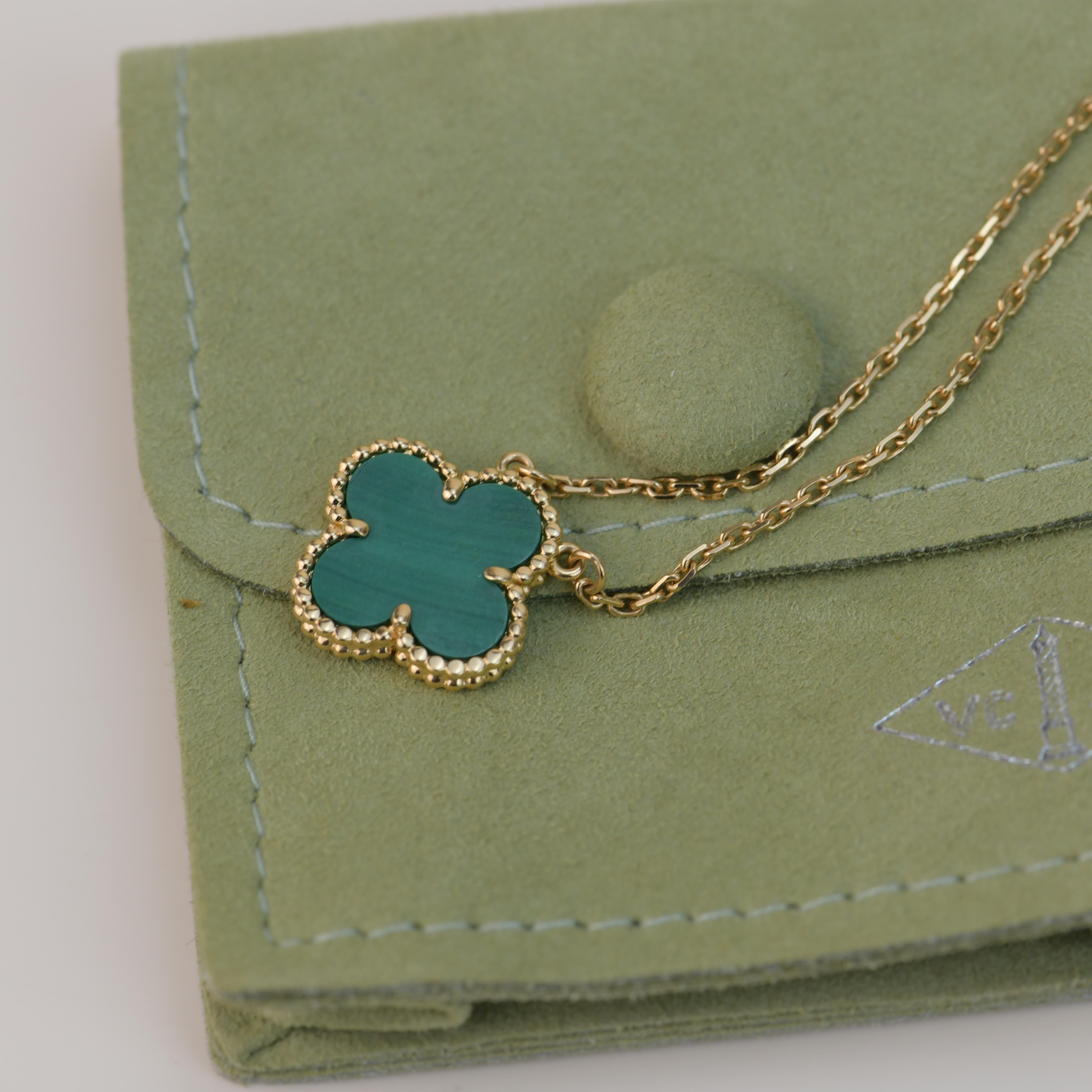 Van Cleef & Arpels Vintage Alhambra Malachite 18 Karat Yellow Gold Pendant 2
