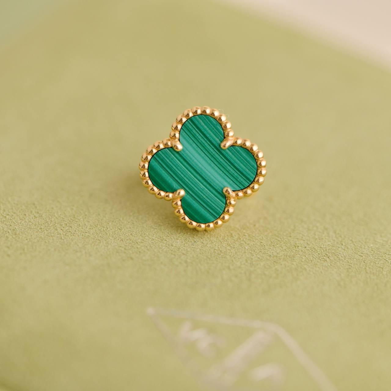 Women's or Men's Van Cleef & Arpels Vintage Alhambra Malachite 18K Yellow Gold Earrings