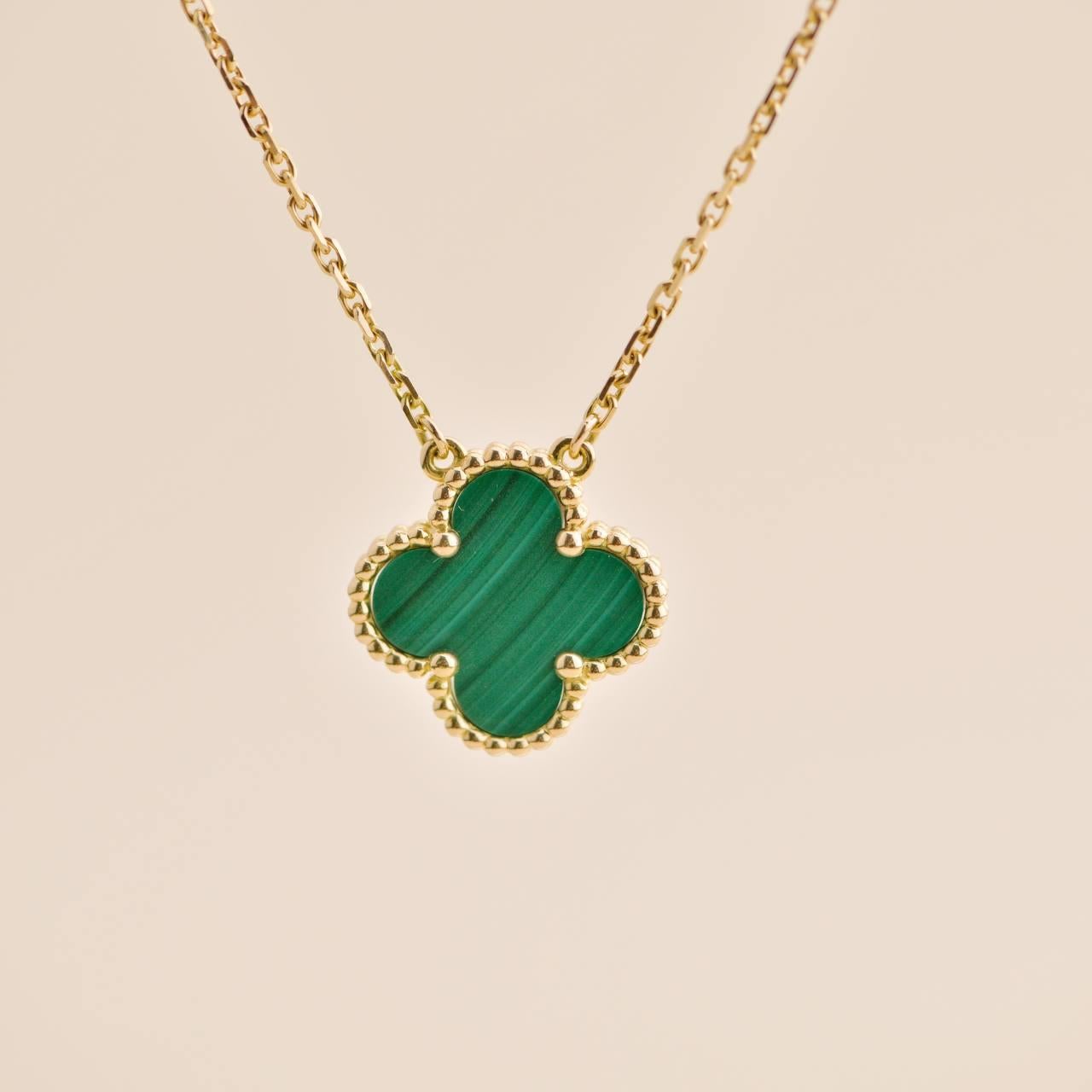 Van Cleef & Arpels Vintage Alhambra Malachite 18K Yellow Gold Pendant In Excellent Condition In Banbury, GB